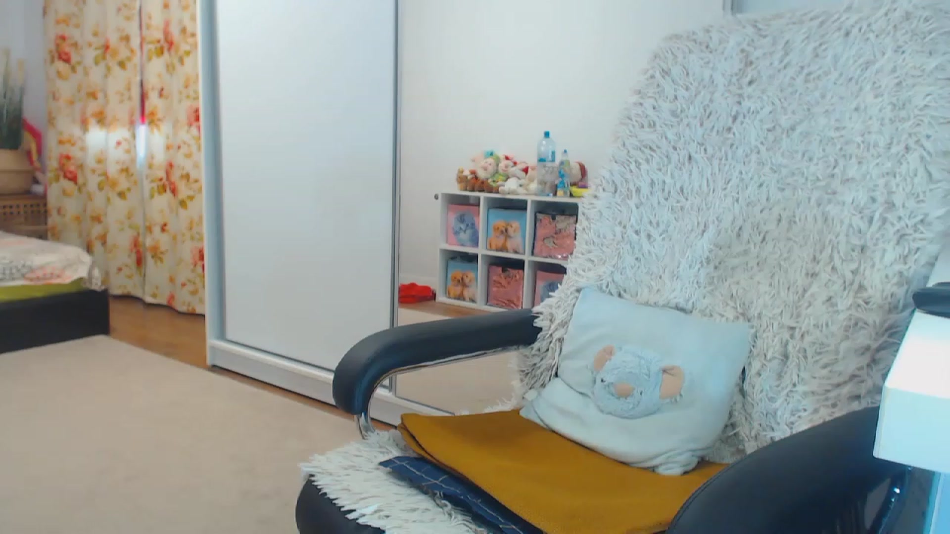Gallery image thumbnail from Merlyn4u's myfreecams stream on, 12/01/2023, 14:04 image 3 of 20