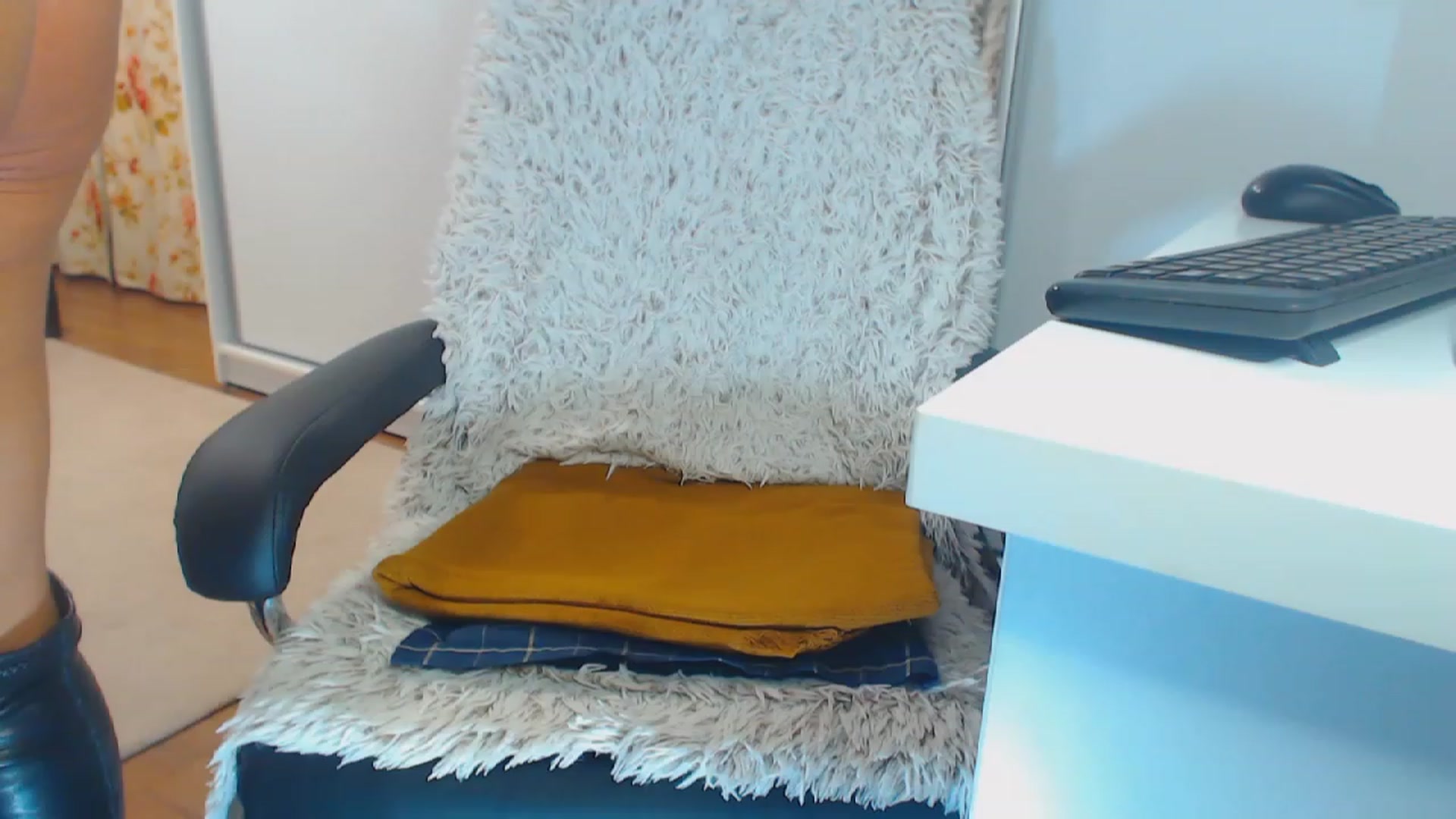 Gallery image thumbnail from Merlyn4u's myfreecams stream on, 12/03/2023, 14:43 image 16 of 20