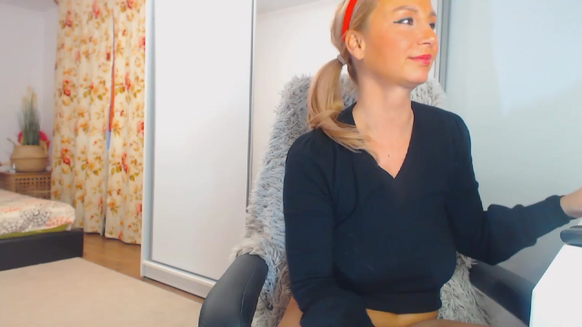 Gallery image thumbnail from Merlyn4u's myfreecams stream on, 12/09/2023, 14:59 image 9 of 20