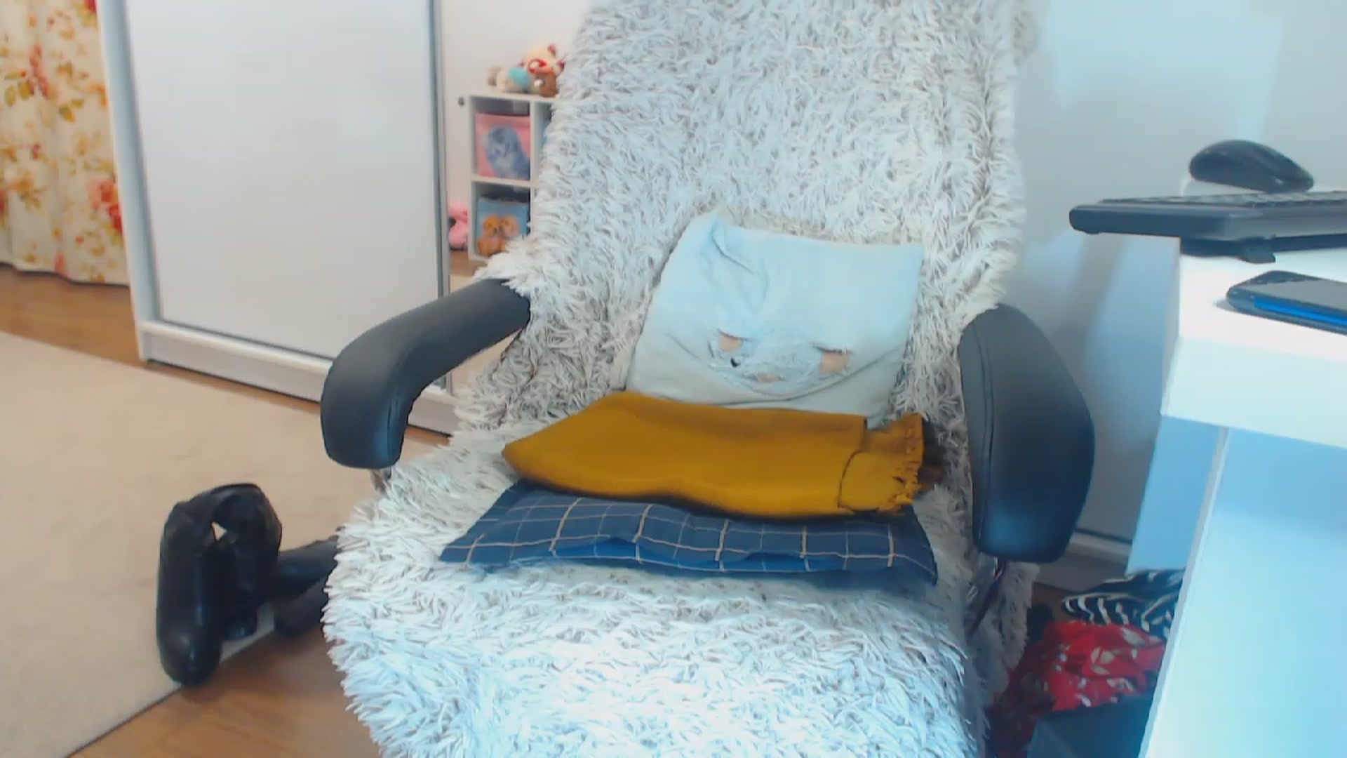 Gallery image thumbnail from Merlyn4u's myfreecams stream on, 12/15/2023, 14:25 image 19 of 20