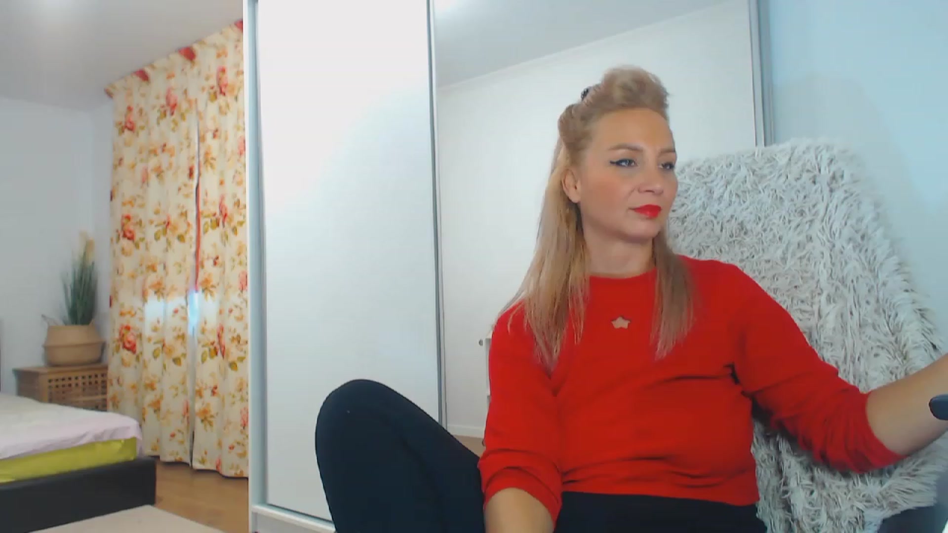 Gallery image thumbnail from Merlyn4u's myfreecams stream on, 12/21/2023, 14:27 image 1 of 20