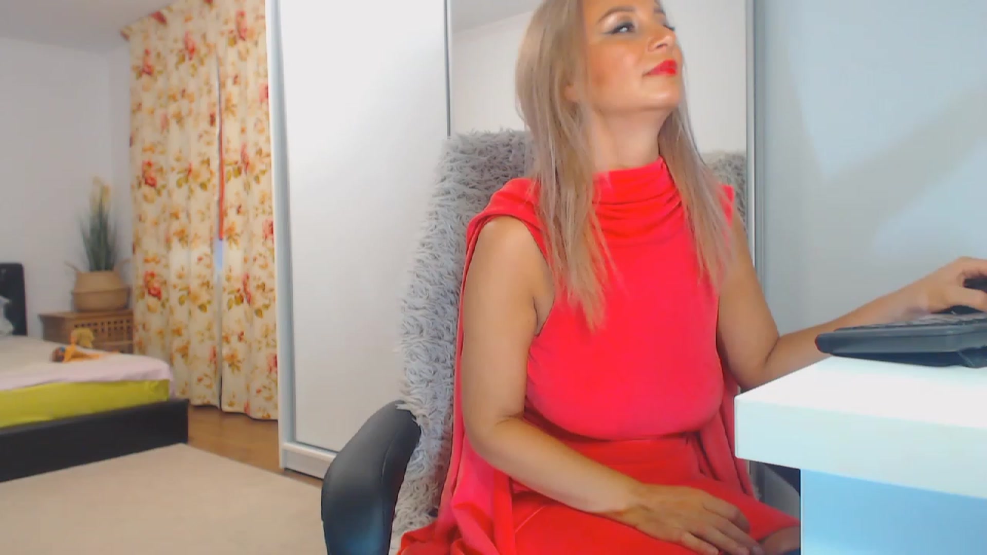 Gallery image thumbnail from Merlyn4u's myfreecams stream on, 12/22/2023, 14:09 image 9 of 20