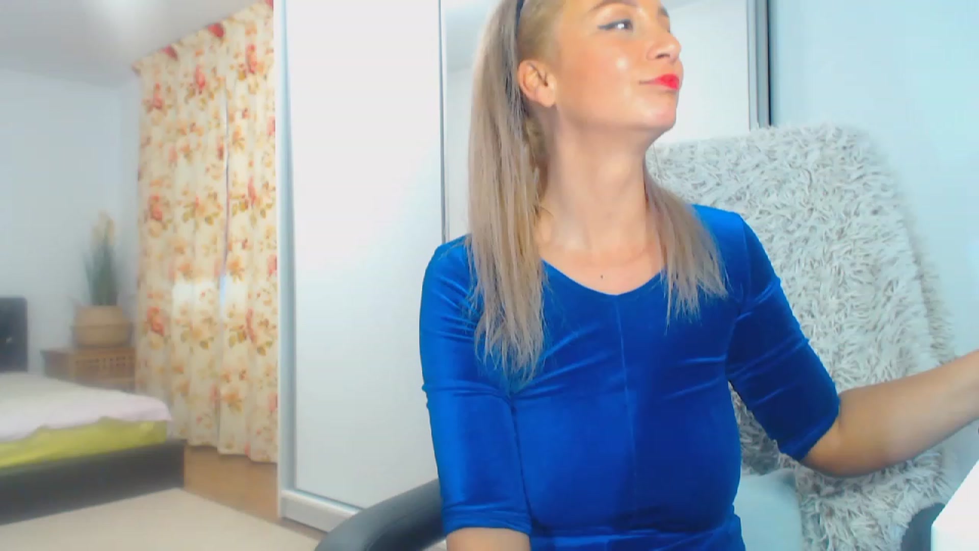 Gallery image thumbnail from Merlyn4u's myfreecams stream on, 12/24/2023, 15:03 image 8 of 20
