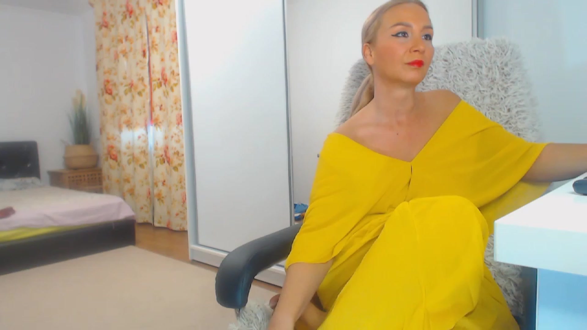 Gallery image thumbnail from Merlyn4u's myfreecams stream on, 12/25/2023, 14:29 image 2 of 20