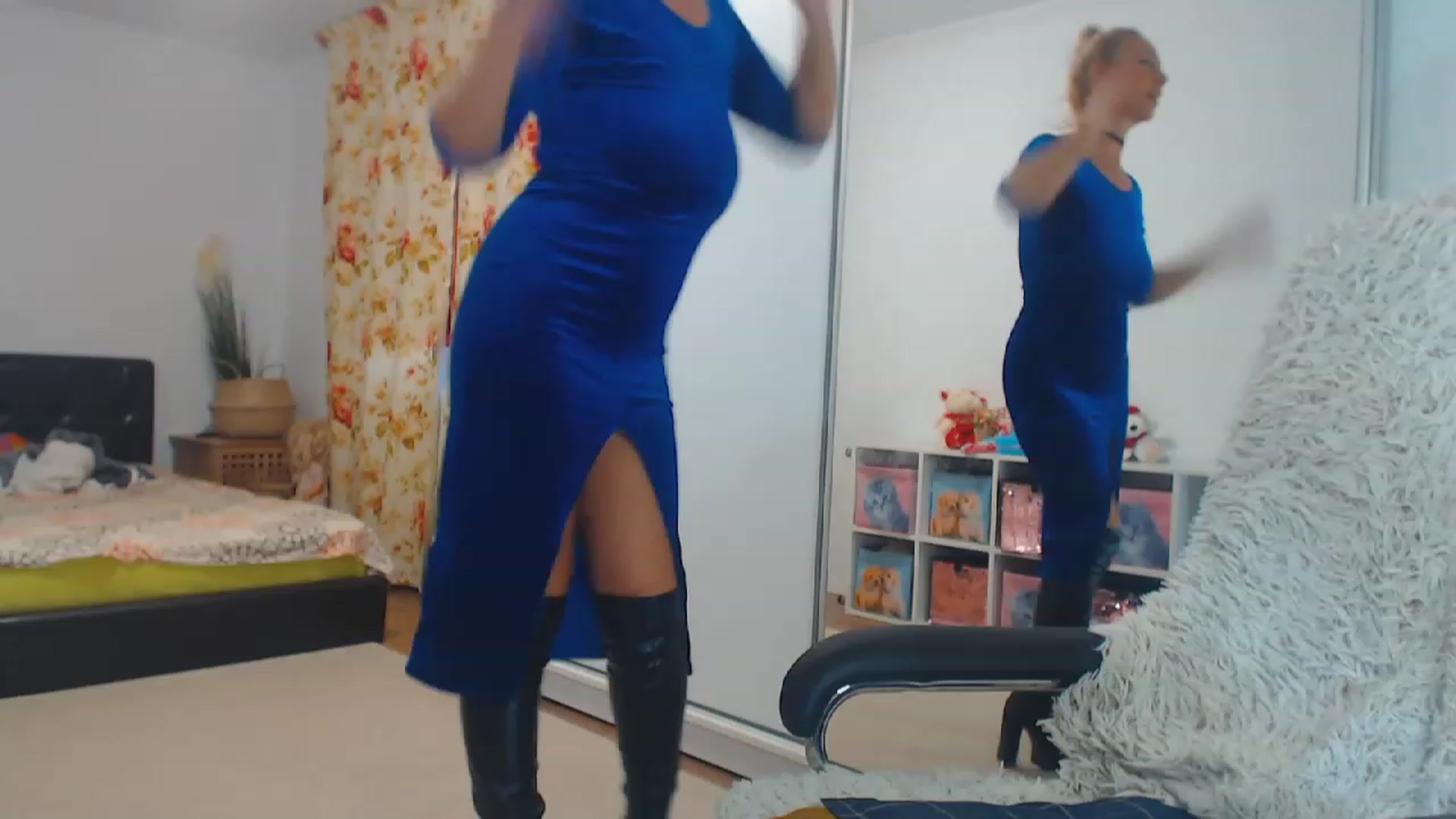 Gallery image thumbnail from Merlyn4u's myfreecams stream on, 01/03/2024, 14:35 image 8 of 20