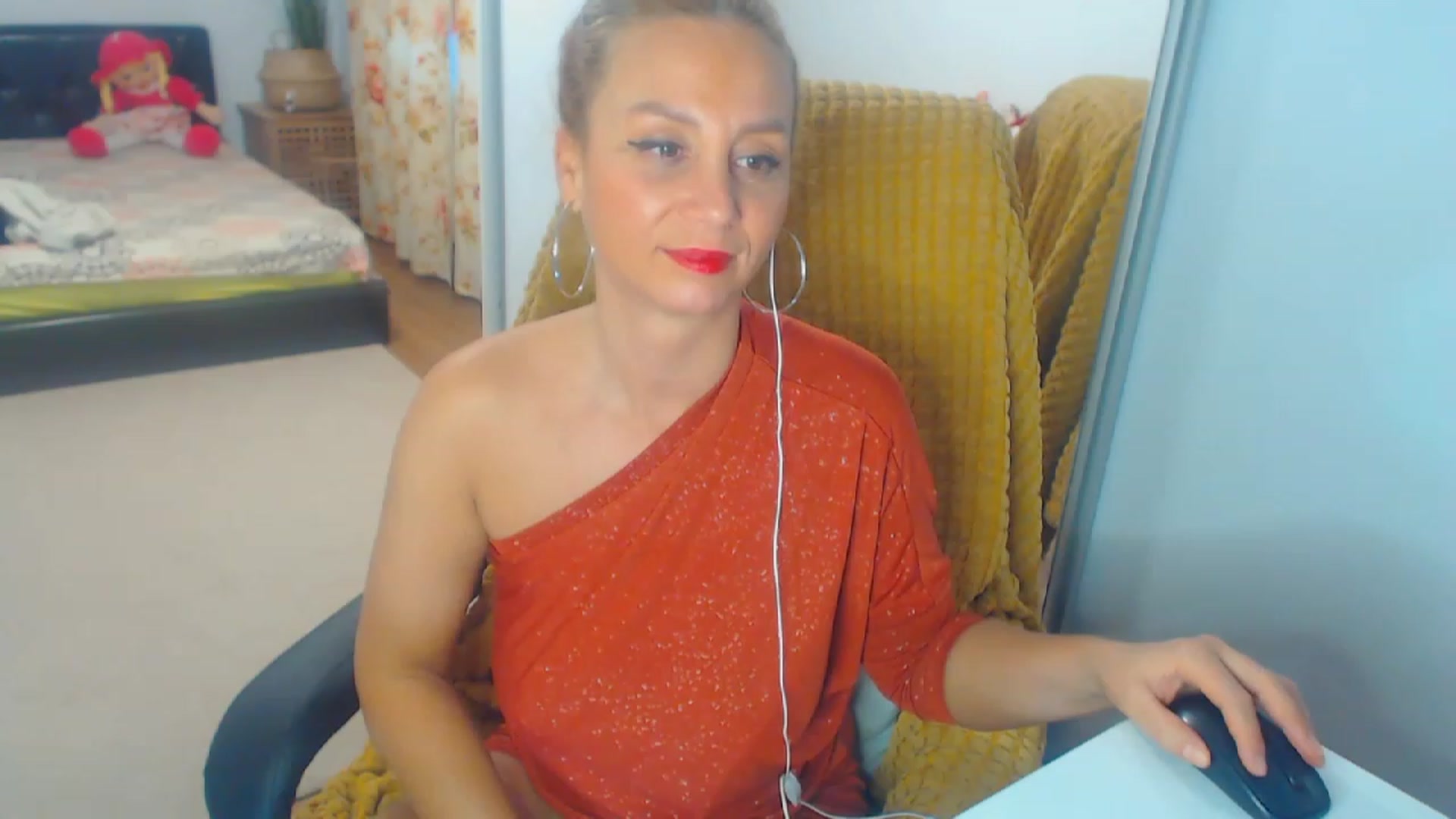 Gallery image thumbnail from Merlyn4u's myfreecams stream on, 01/11/2024, 14:36 image 18 of 20