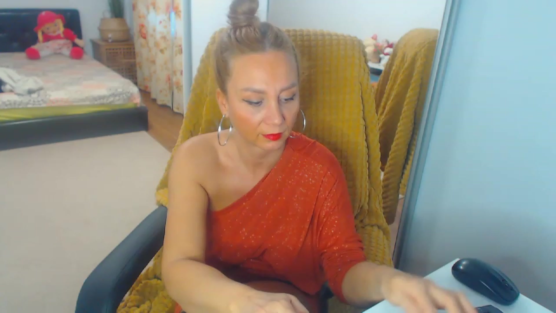 Gallery image thumbnail from Merlyn4u's myfreecams stream on, 01/11/2024, 14:36 image 3 of 20