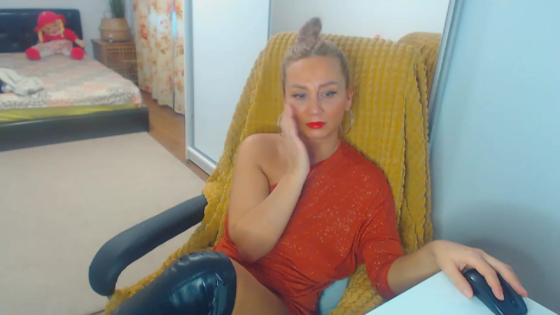 Gallery image thumbnail from Merlyn4u's myfreecams stream on, 01/11/2024, 14:36 image 4 of 20