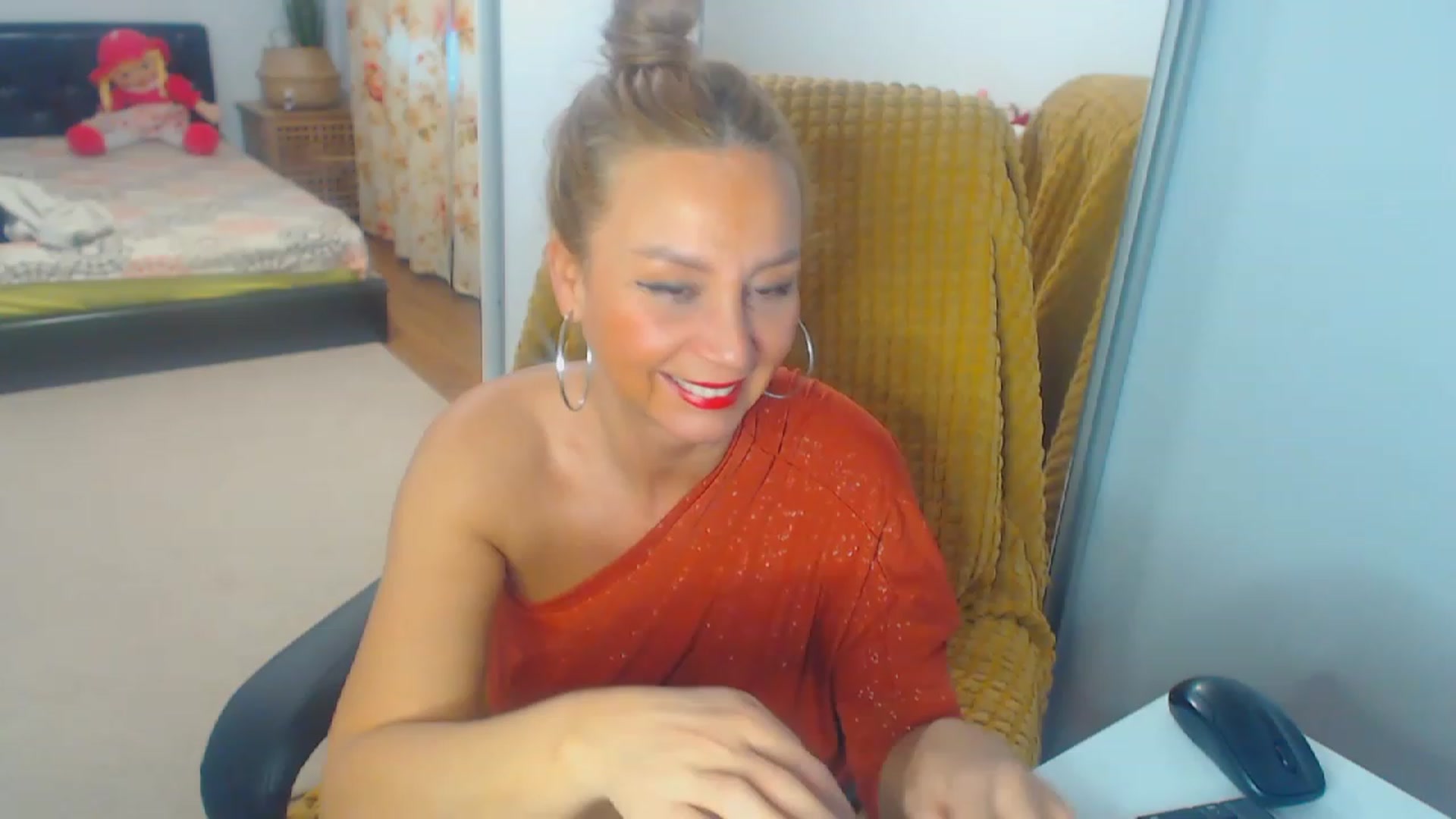 Gallery image thumbnail from Merlyn4u's myfreecams stream on, 01/11/2024, 14:36 image 6 of 20