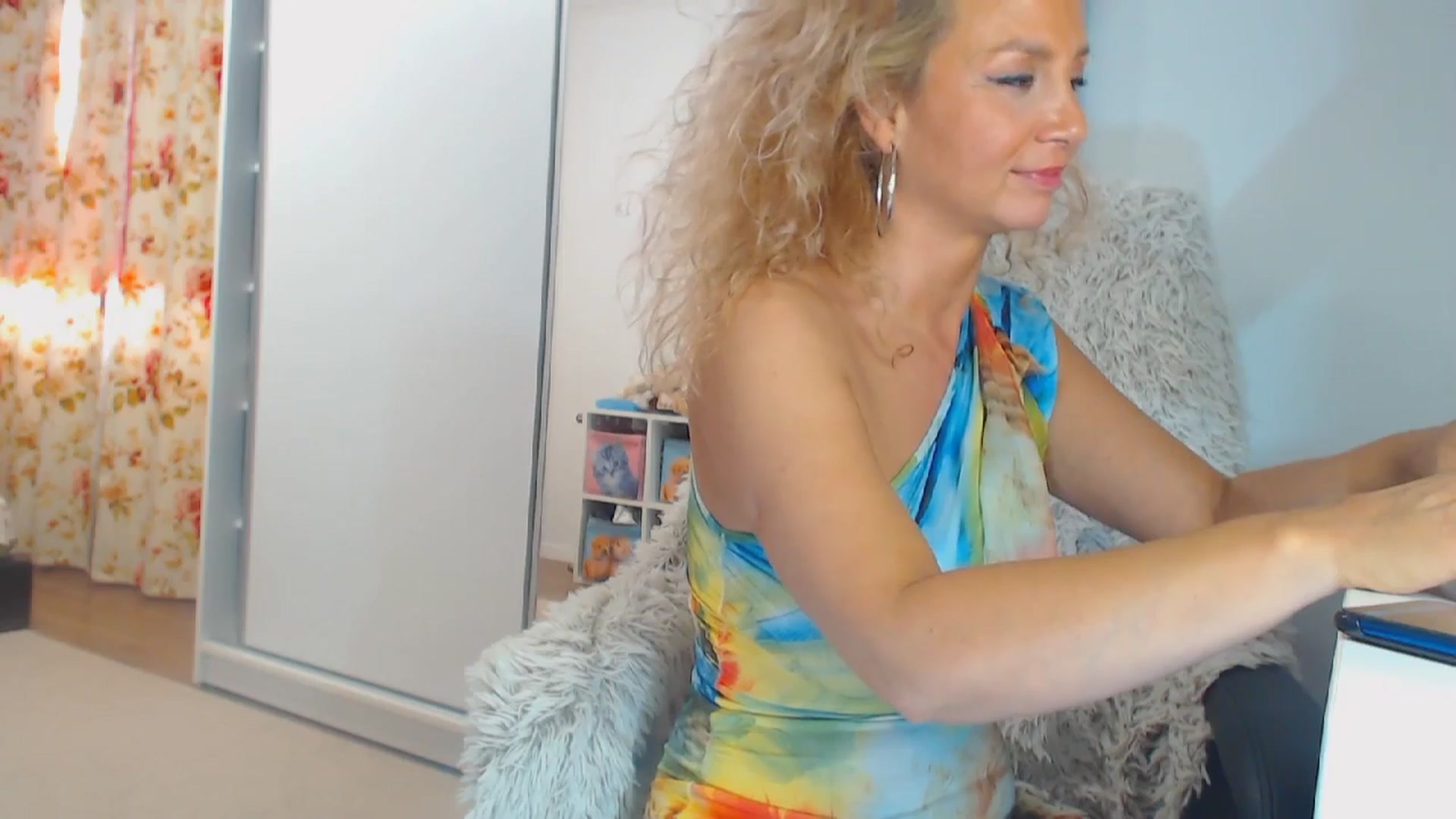 Gallery image thumbnail from Merlyn4u's myfreecams stream on, 03/30/2024, 15:11 image 17 of 20