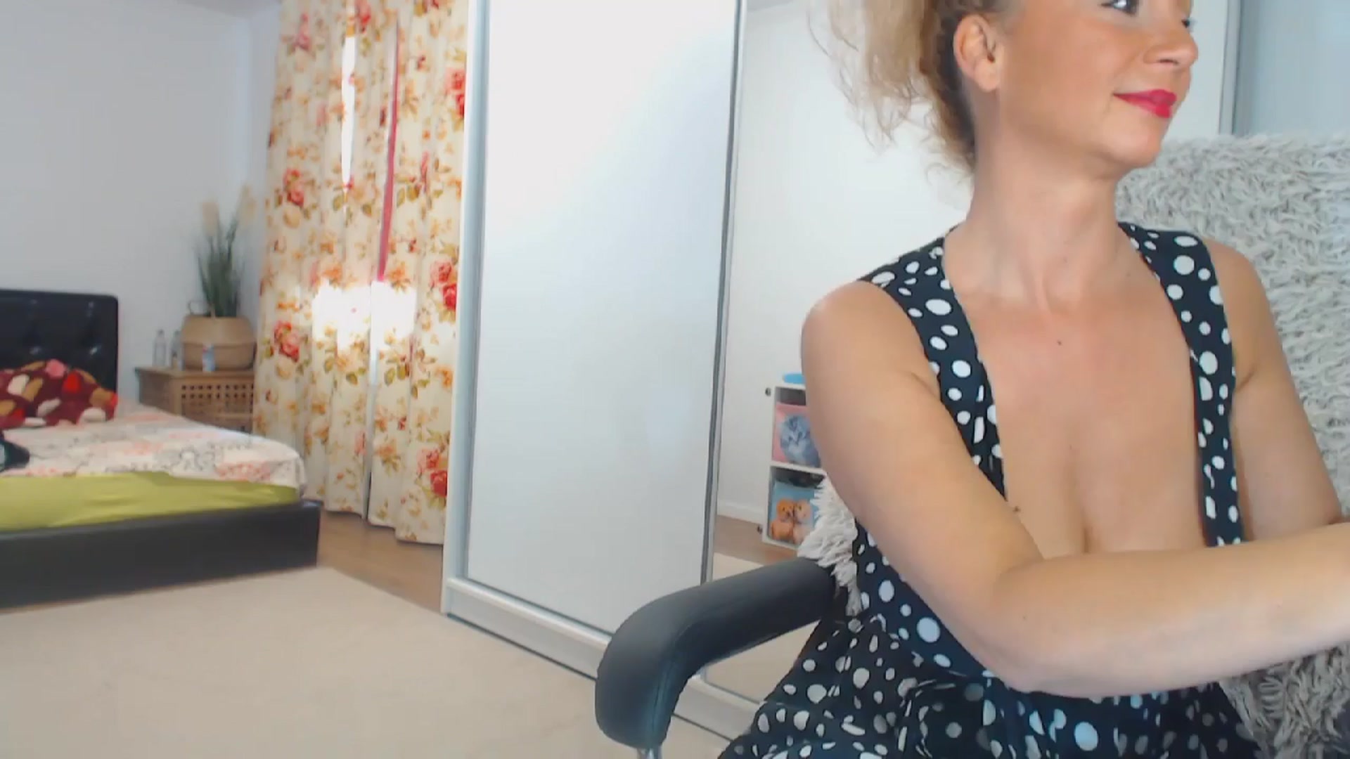 Gallery image thumbnail from Merlyn4u's myfreecams stream on, 04/02/2024, 10:46 image 18 of 20