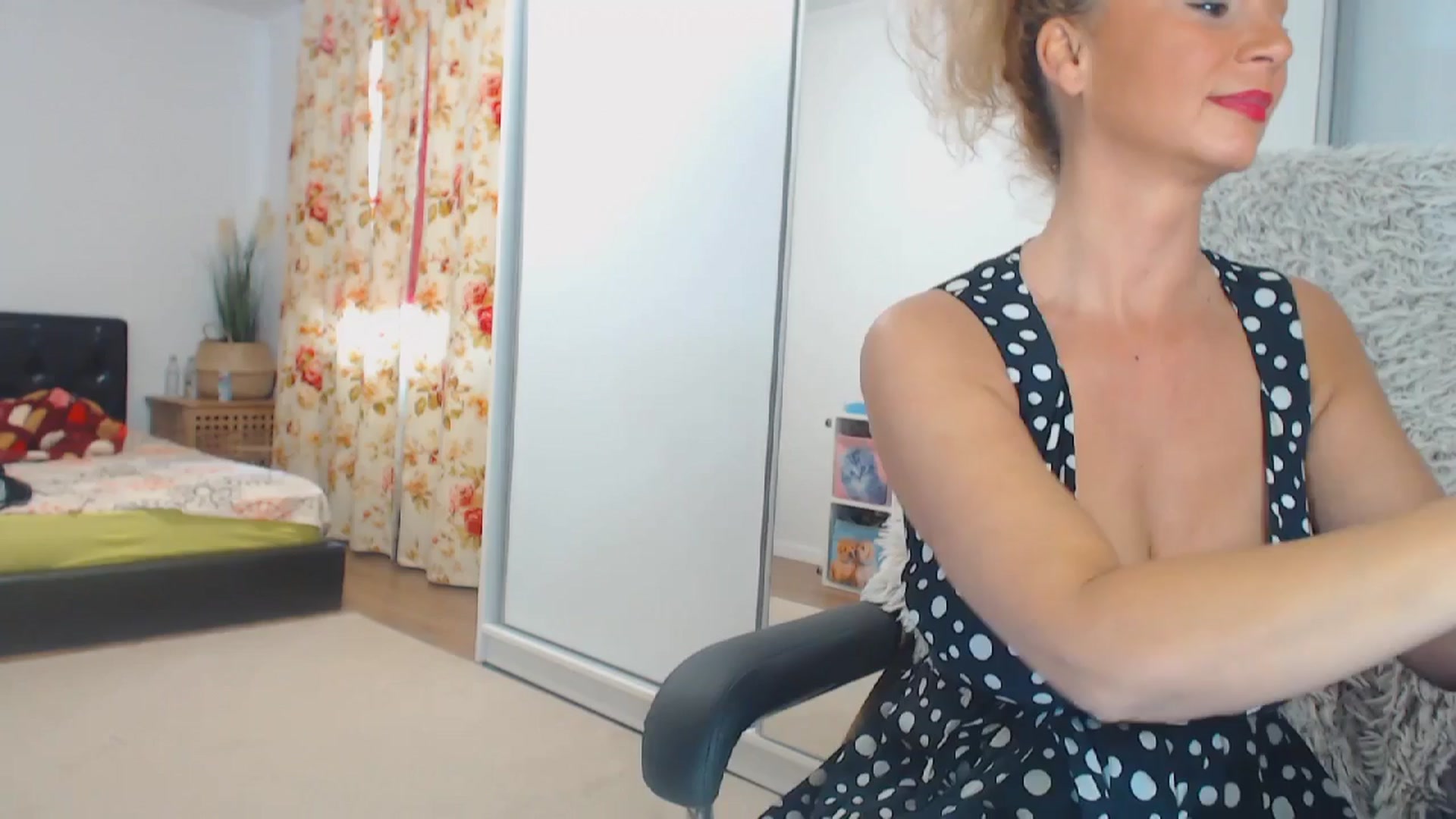 Gallery image thumbnail from Merlyn4u's myfreecams stream on, 04/02/2024, 10:46 image 16 of 20