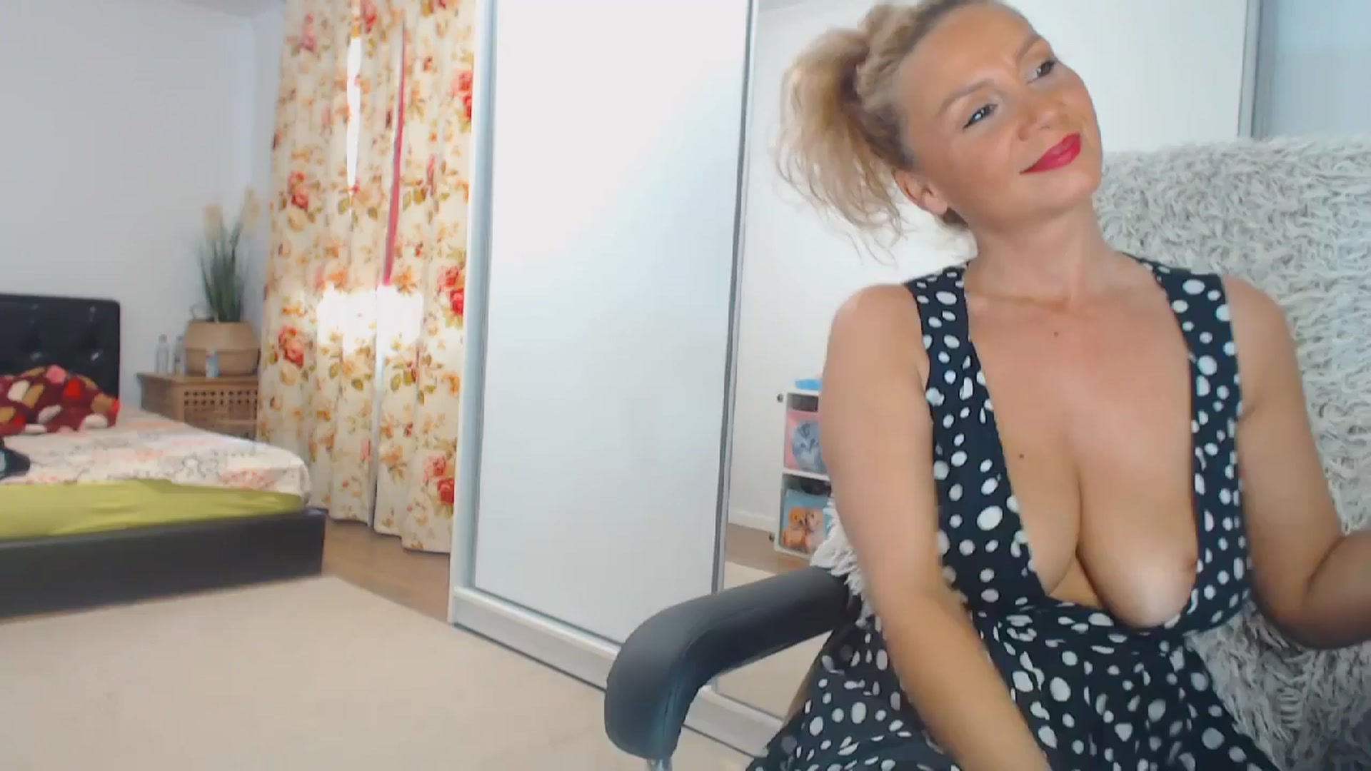 Gallery image thumbnail from Merlyn4u's myfreecams stream on, 04/02/2024, 10:46 image 15 of 20