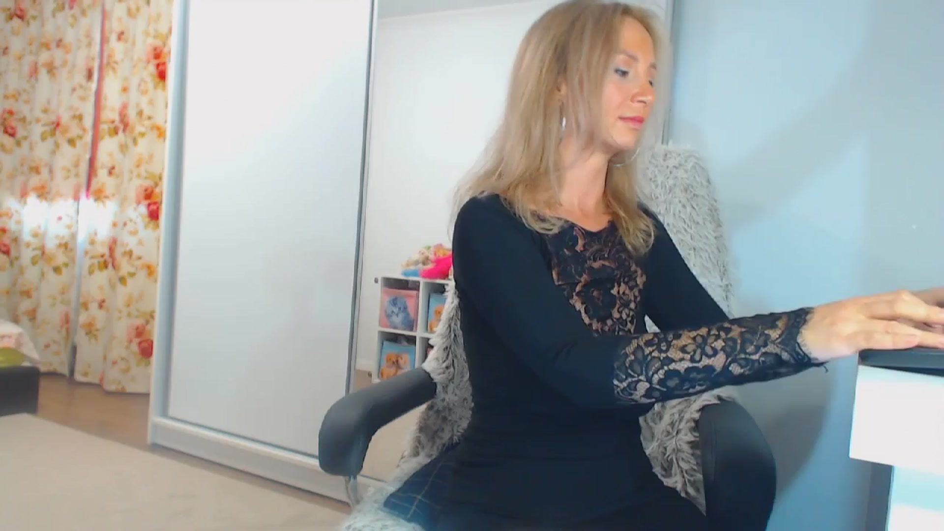 Gallery image thumbnail from Merlyn4u's myfreecams stream on, 04/07/2024, 13:04 image 18 of 20