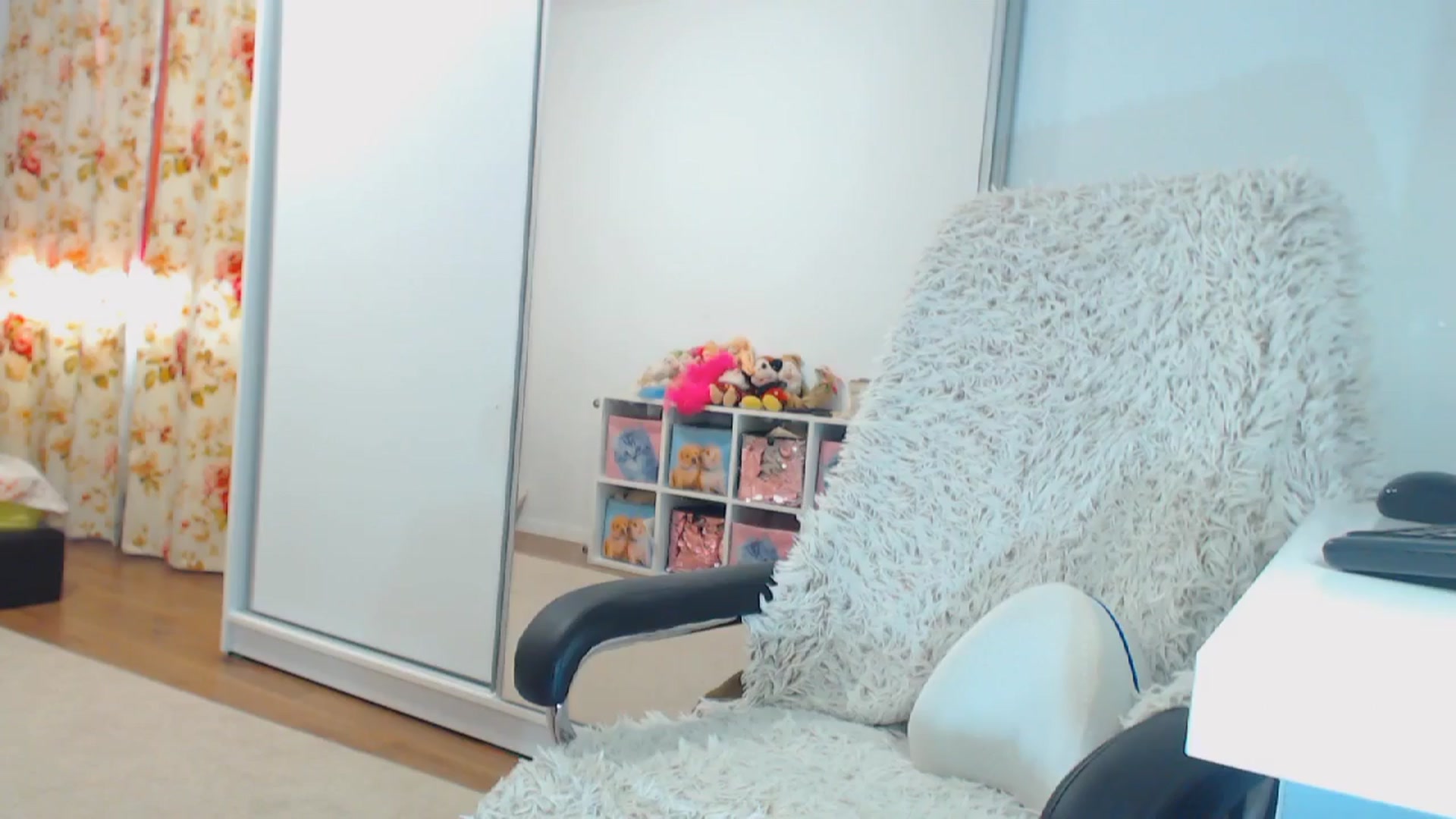 Gallery image thumbnail from Merlyn4u's myfreecams stream on, 04/14/2024, 14:33 image 12 of 20