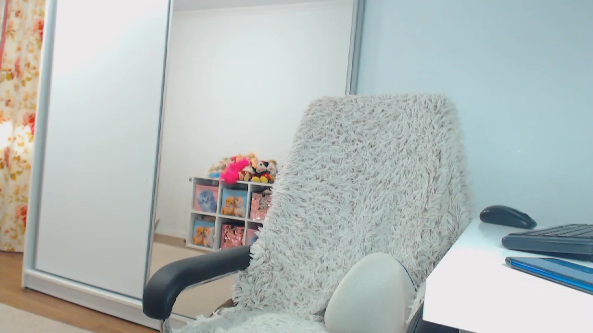 Gallery image thumbnail from Merlyn4u's myfreecams stream on, 04/14/2024, 14:33 image 15 of 20