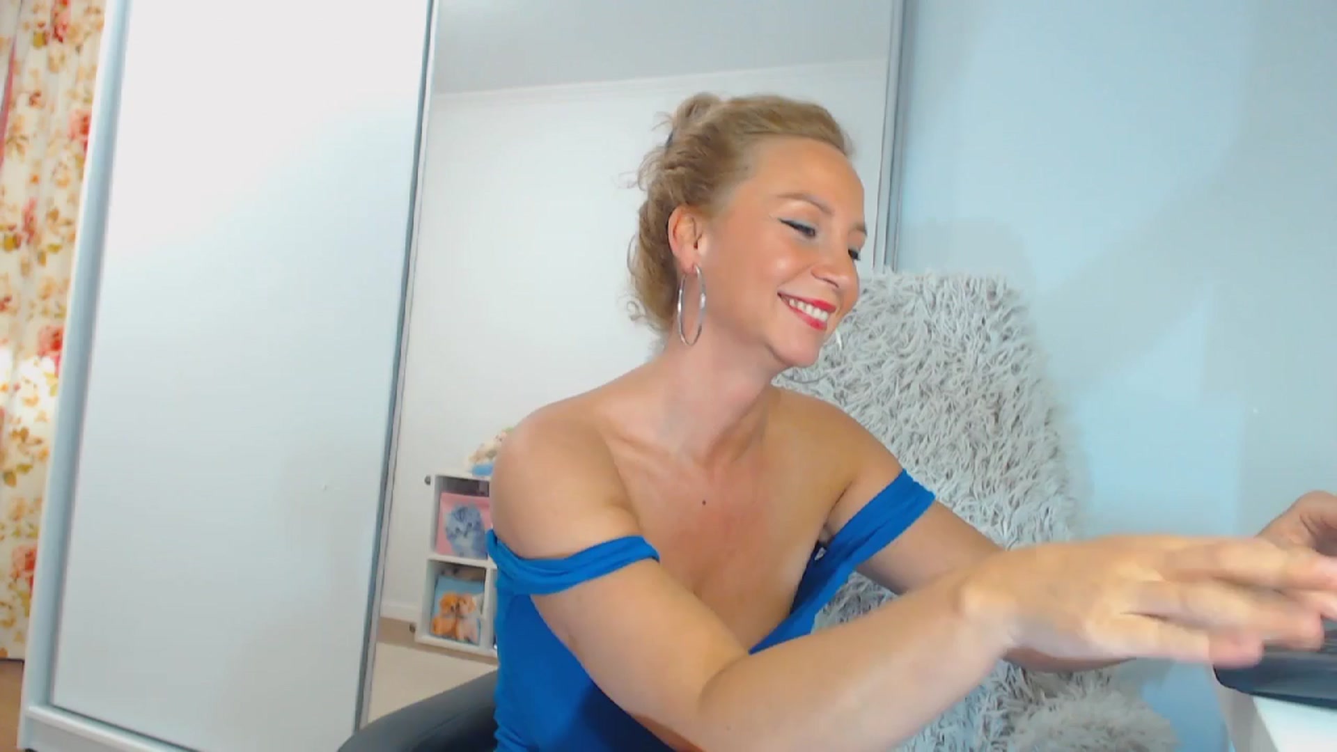 Gallery image thumbnail from Merlyn4u's myfreecams stream on, 04/14/2024, 14:33 image 3 of 20