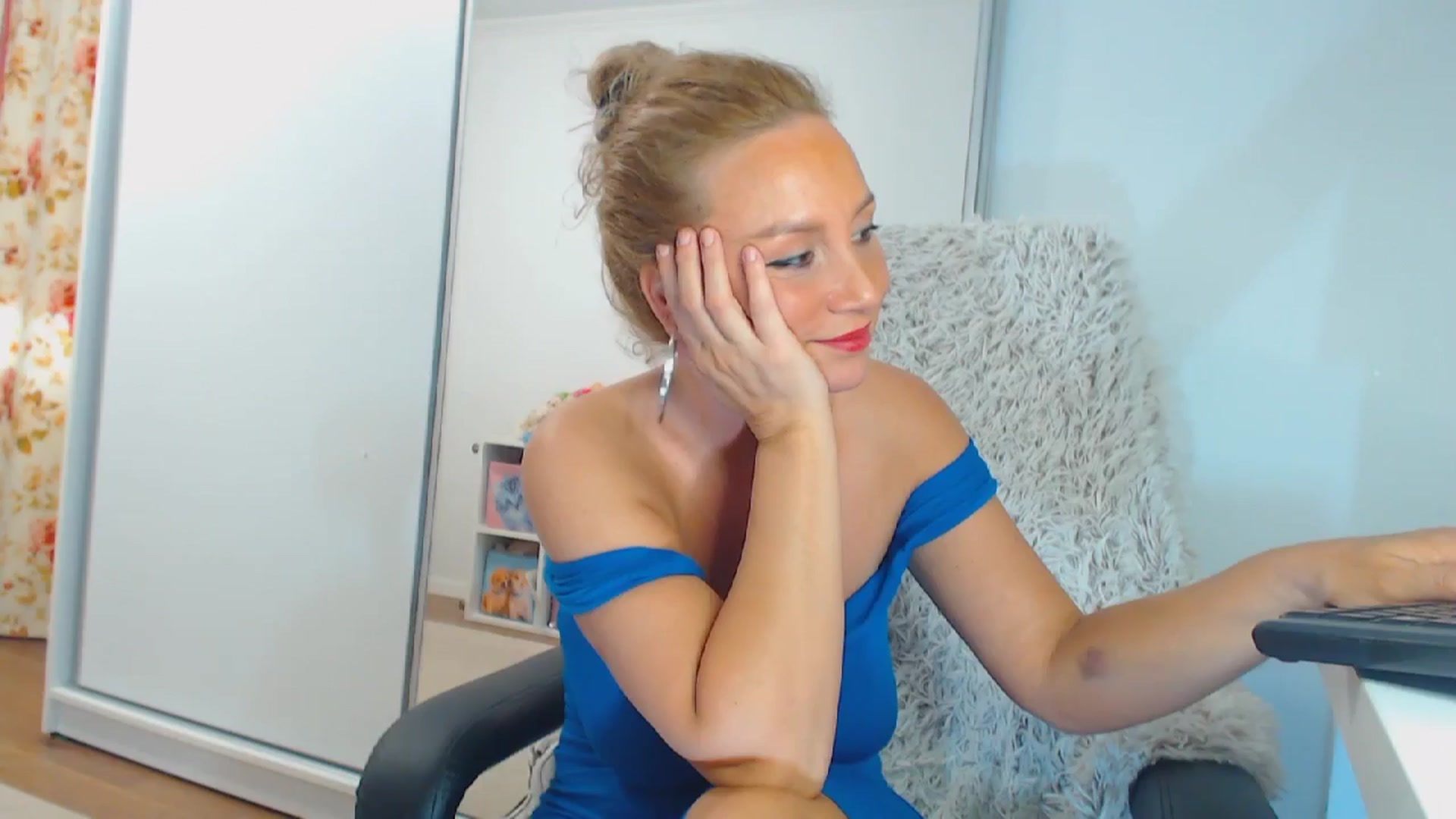 Gallery image thumbnail from Merlyn4u's myfreecams stream on, 04/14/2024, 14:33 image 4 of 20