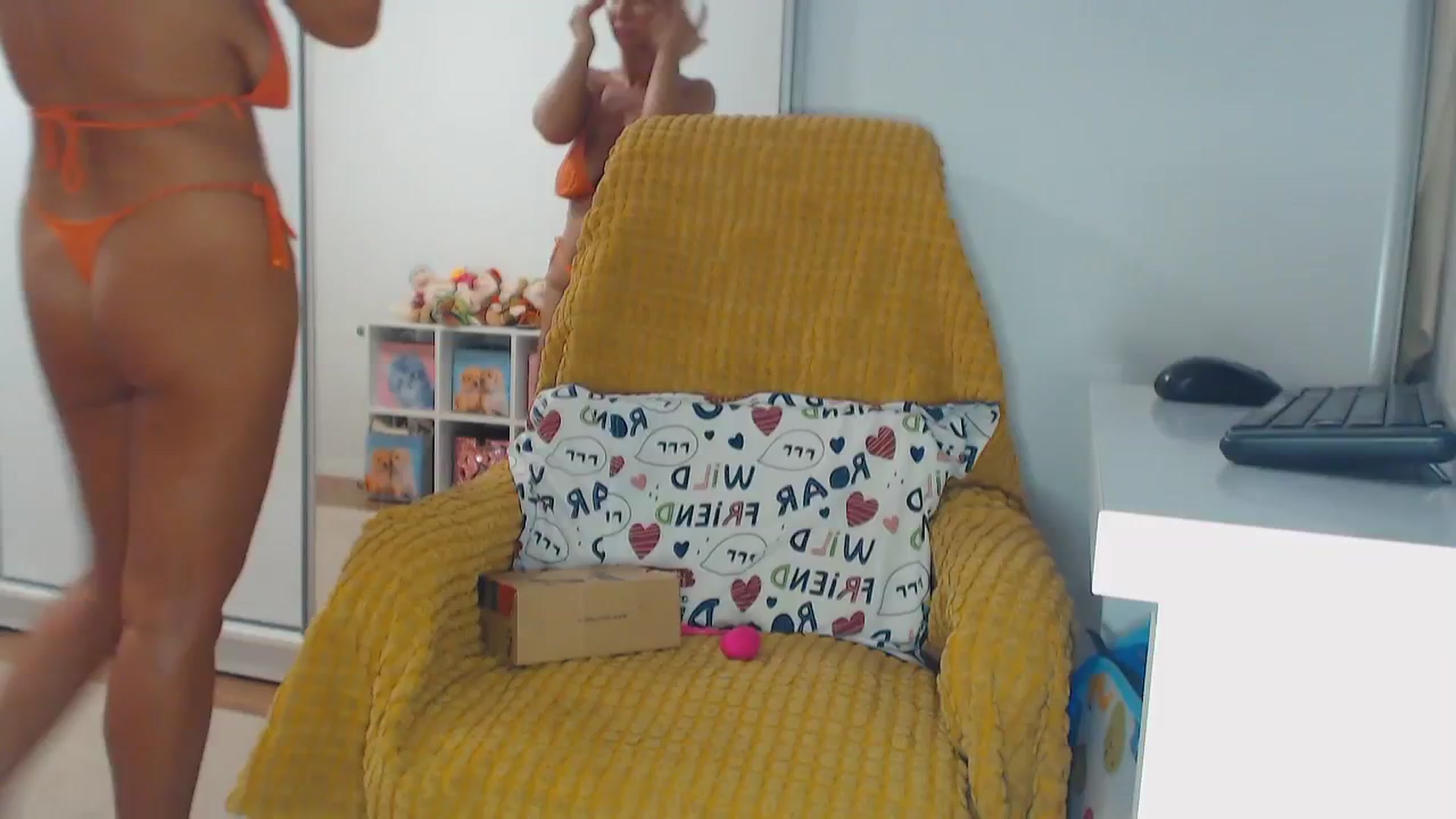 Gallery image thumbnail from Merlyn4u's myfreecams stream on, 06/19/2024, 14:44 image 1 of 20