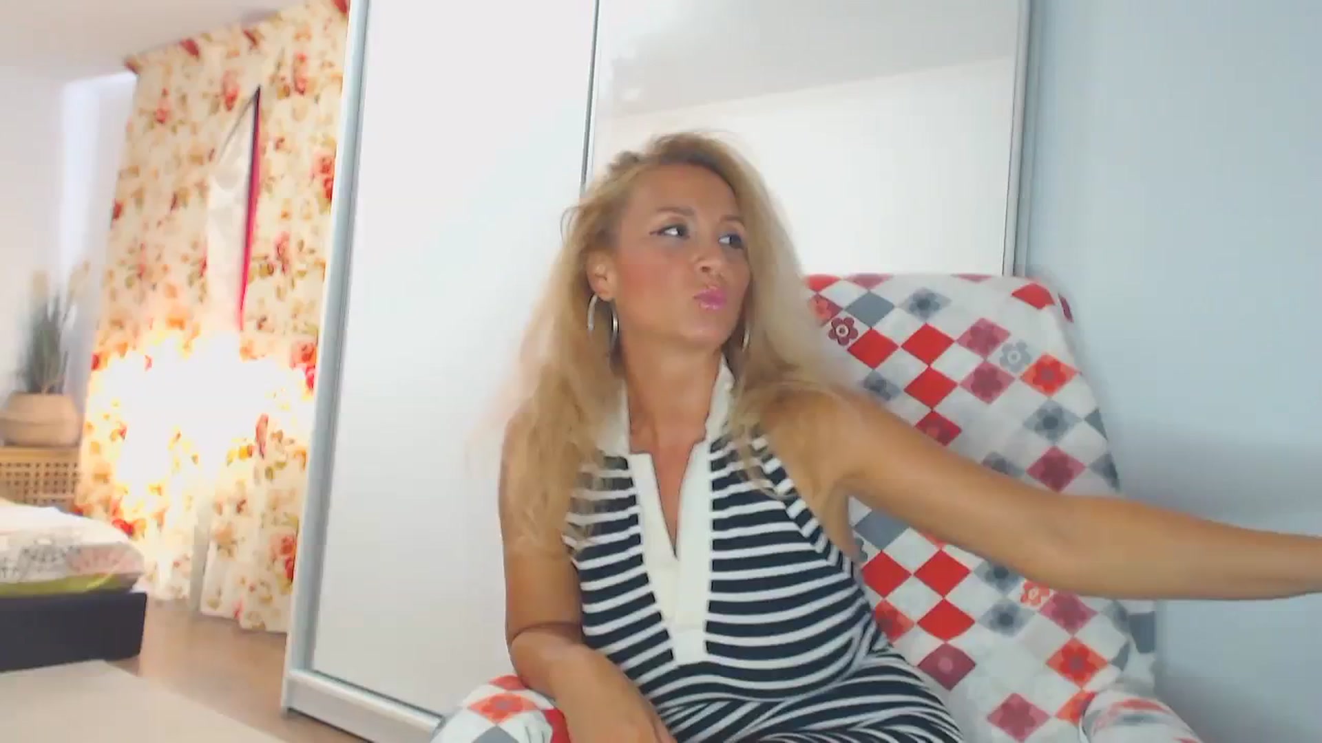Gallery image thumbnail from Merlyn4u's myfreecams stream on, 07/23/2024, 13:56 image 15 of 20