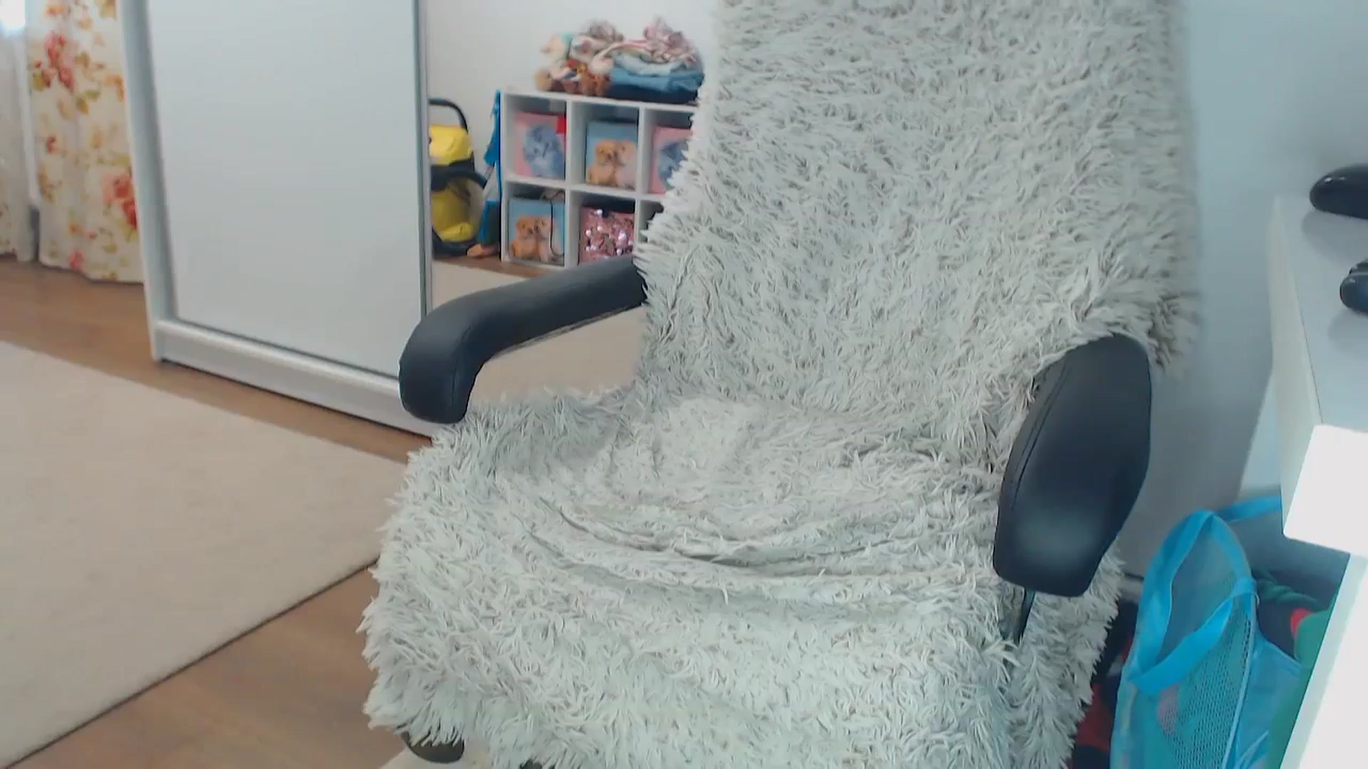 Gallery image thumbnail from Merlyn4u's myfreecams stream on, 09/15/2024, 14:43 image 12 of 20