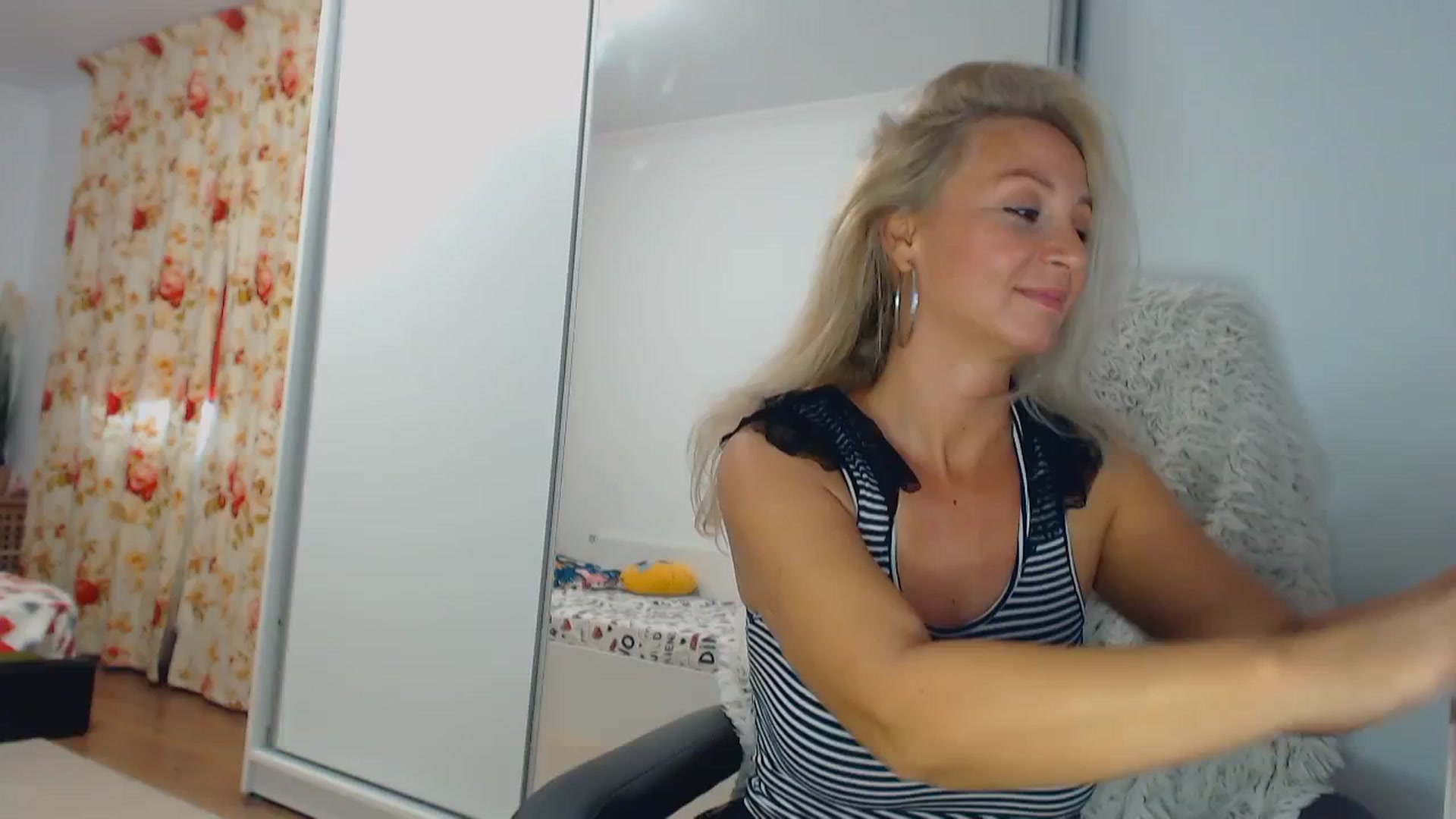 Gallery image thumbnail from Merlyn4u's myfreecams stream on, 10/08/2024, 14:59 image 20 of 20