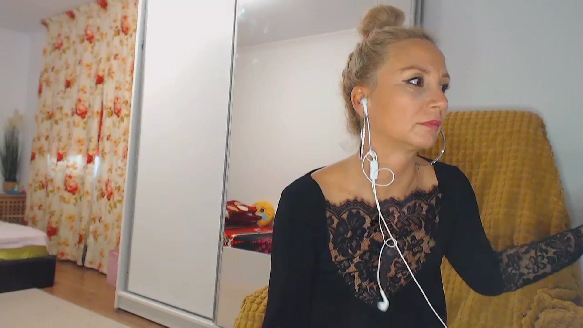 Gallery image thumbnail from Merlyn4u's myfreecams stream on, 10/22/2024, 15:06 image 3 of 20