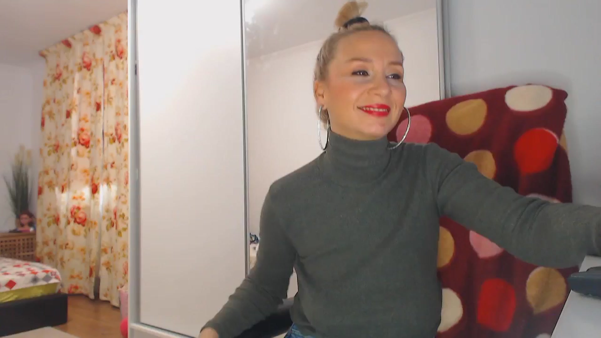 Gallery image thumbnail from Merlyn4u's myfreecams stream on, 12/16/2024, 15:03 image 3 of 20