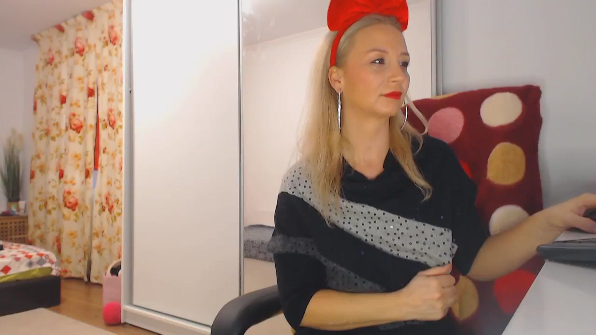 Gallery image thumbnail from Merlyn4u's myfreecams stream on, 12/24/2024, 13:11 image 2 of 20