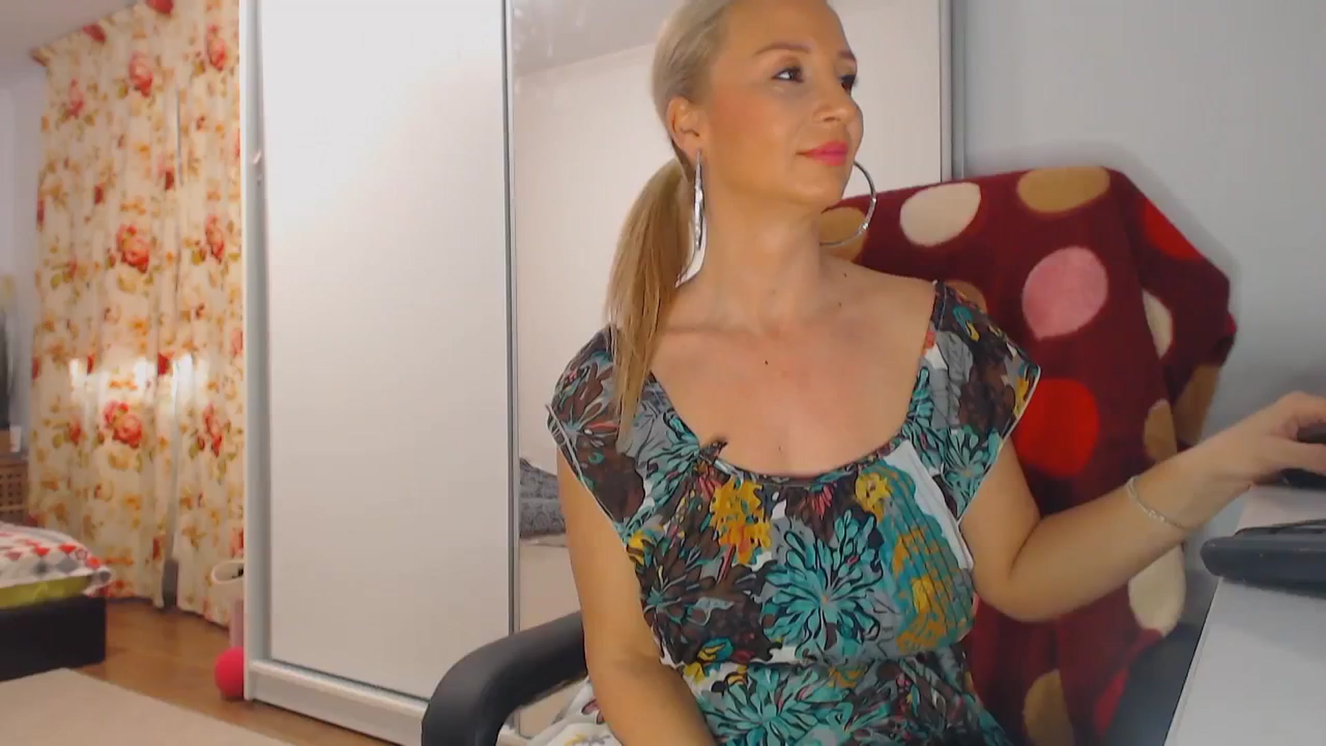 Gallery image thumbnail from Merlyn4u's myfreecams stream on, 12/30/2024, 13:07 image 5 of 20
