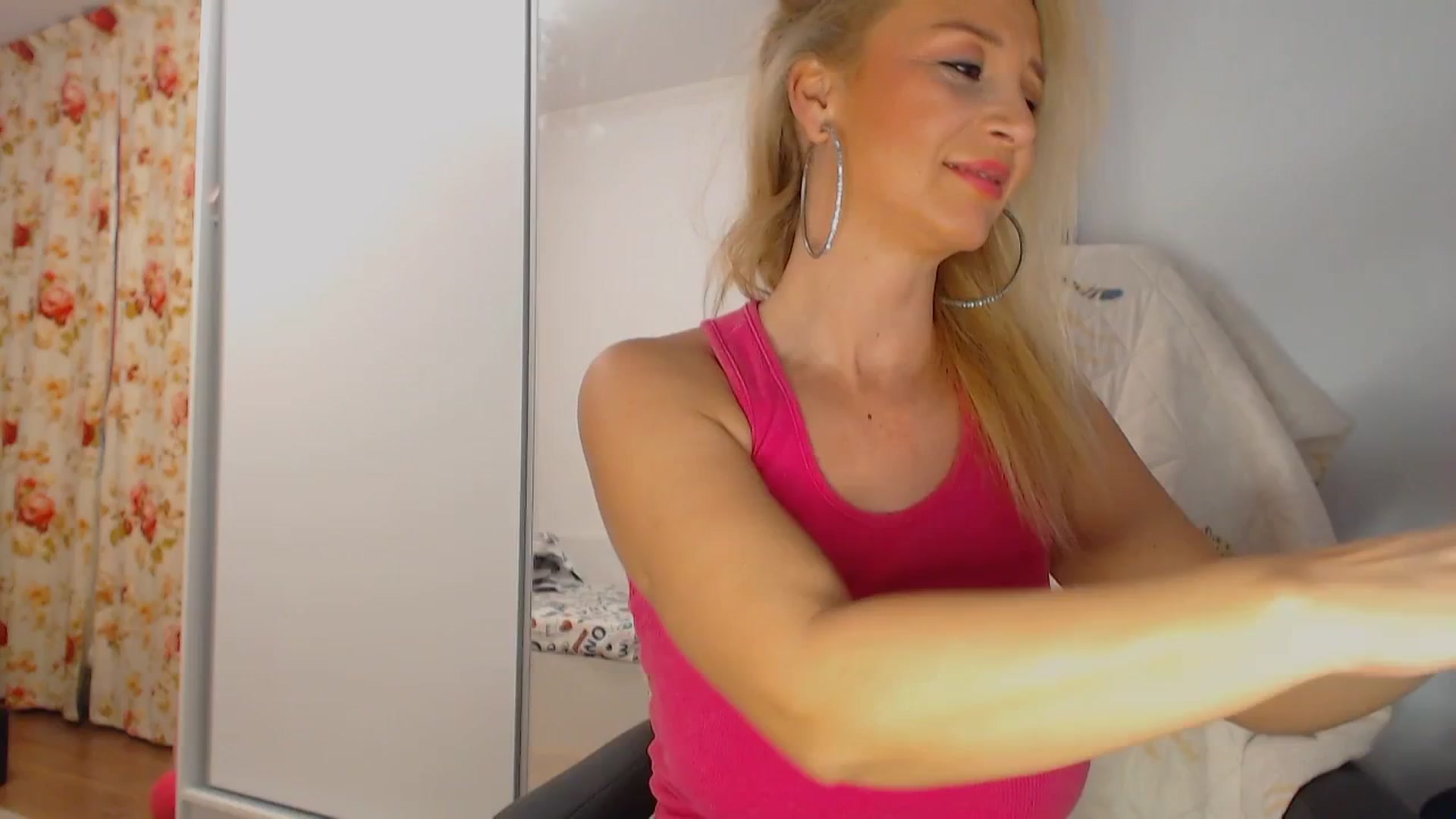 Gallery image thumbnail from Merlyn4u's myfreecams stream on, 12/31/2024, 15:10 image 18 of 20