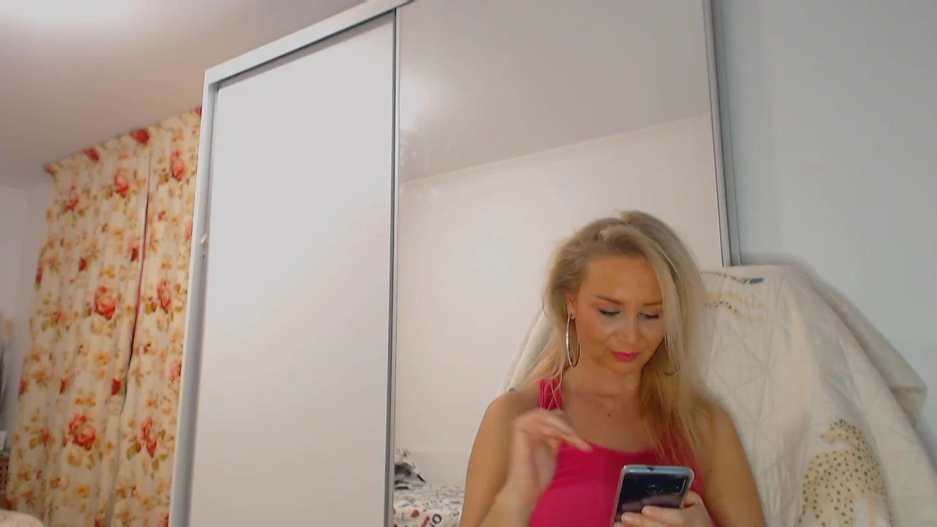 Gallery image thumbnail from Merlyn4u's myfreecams stream on, 12/31/2024, 17:30 image 2 of 20