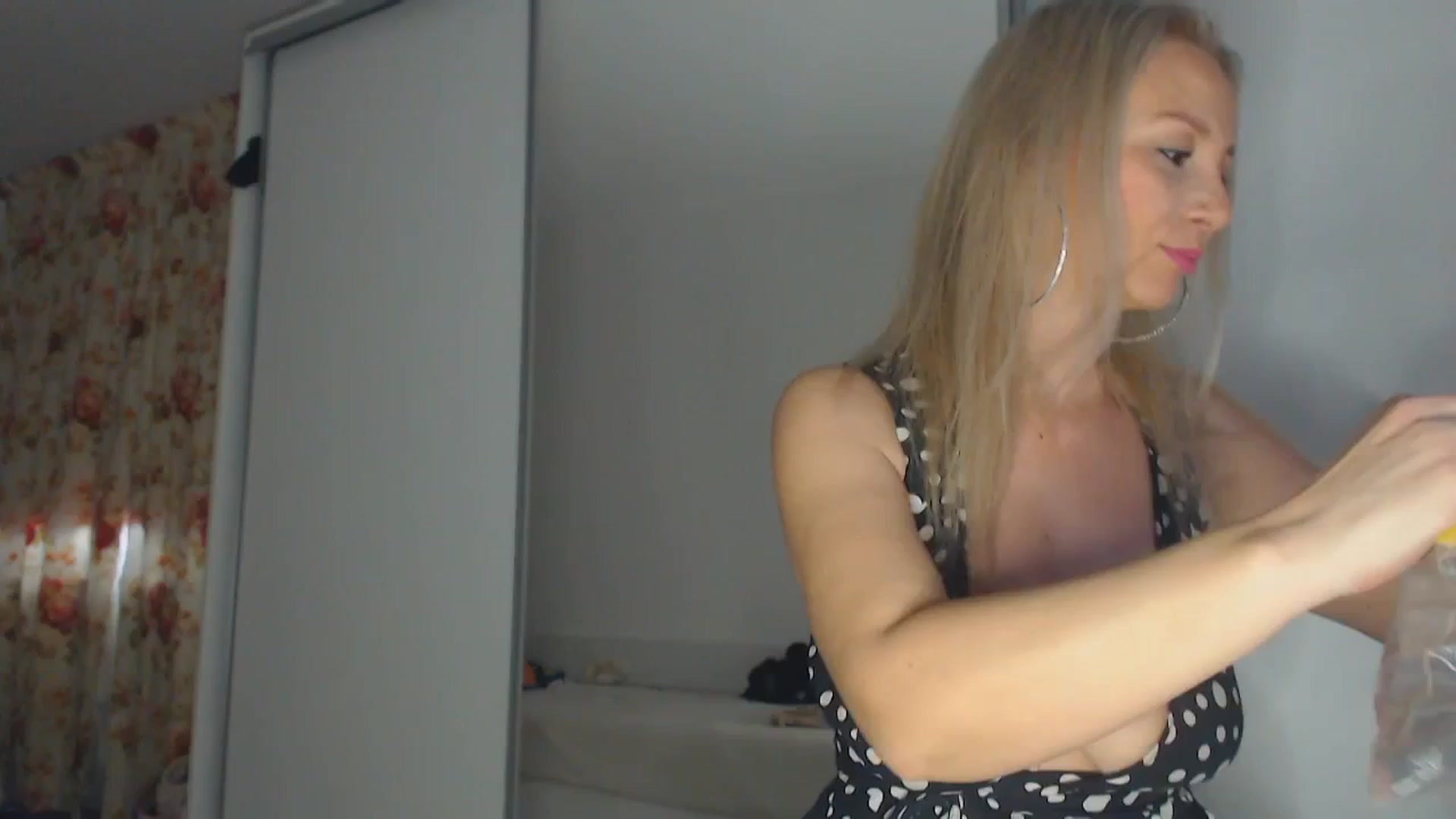Gallery image thumbnail from Merlyn4u's myfreecams stream on, 03/01/2025, 12:19 image 12 of 20