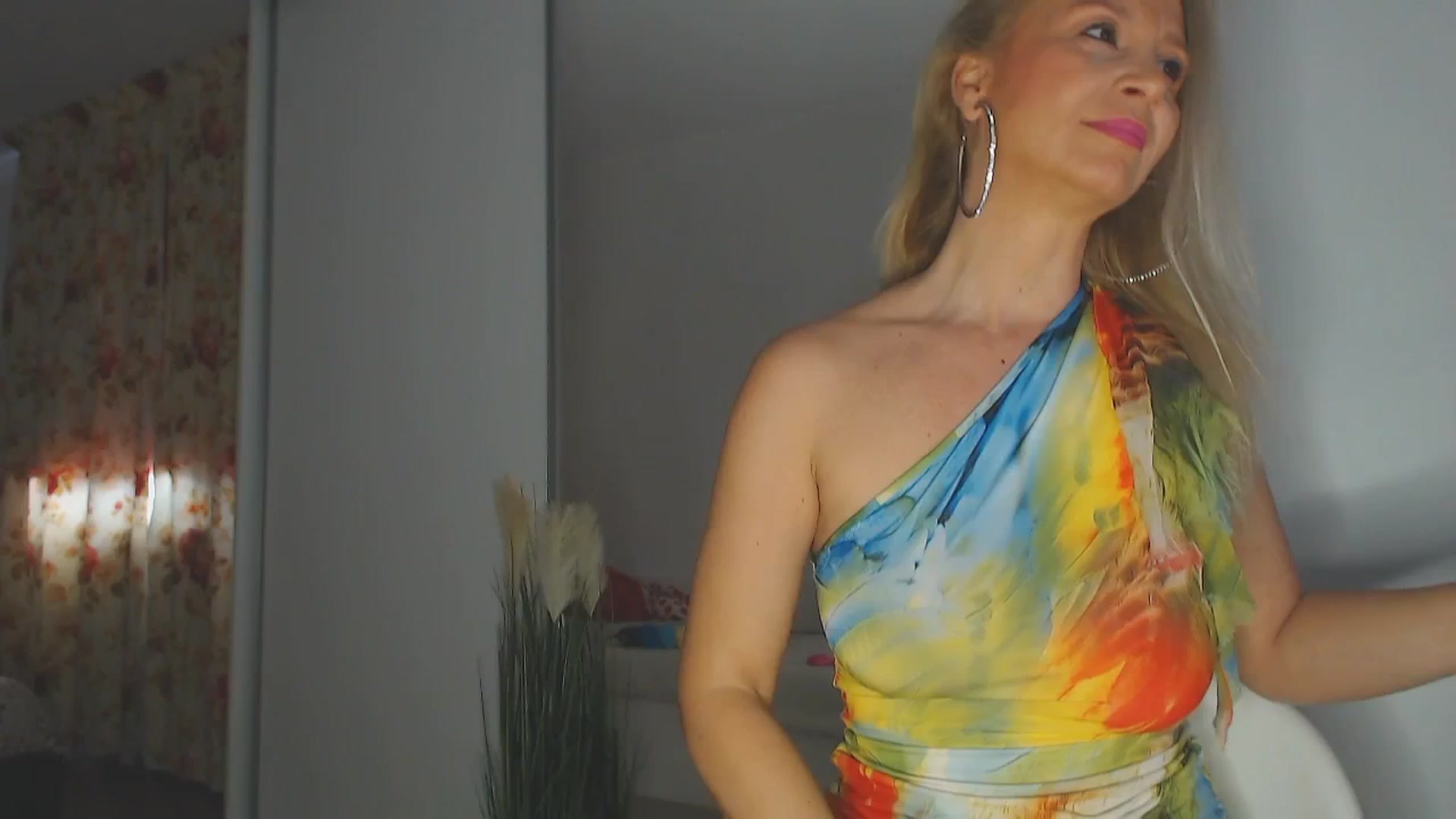Gallery image thumbnail from Merlyn4u's myfreecams stream on, 03/03/2025, 12:30 image 7 of 20