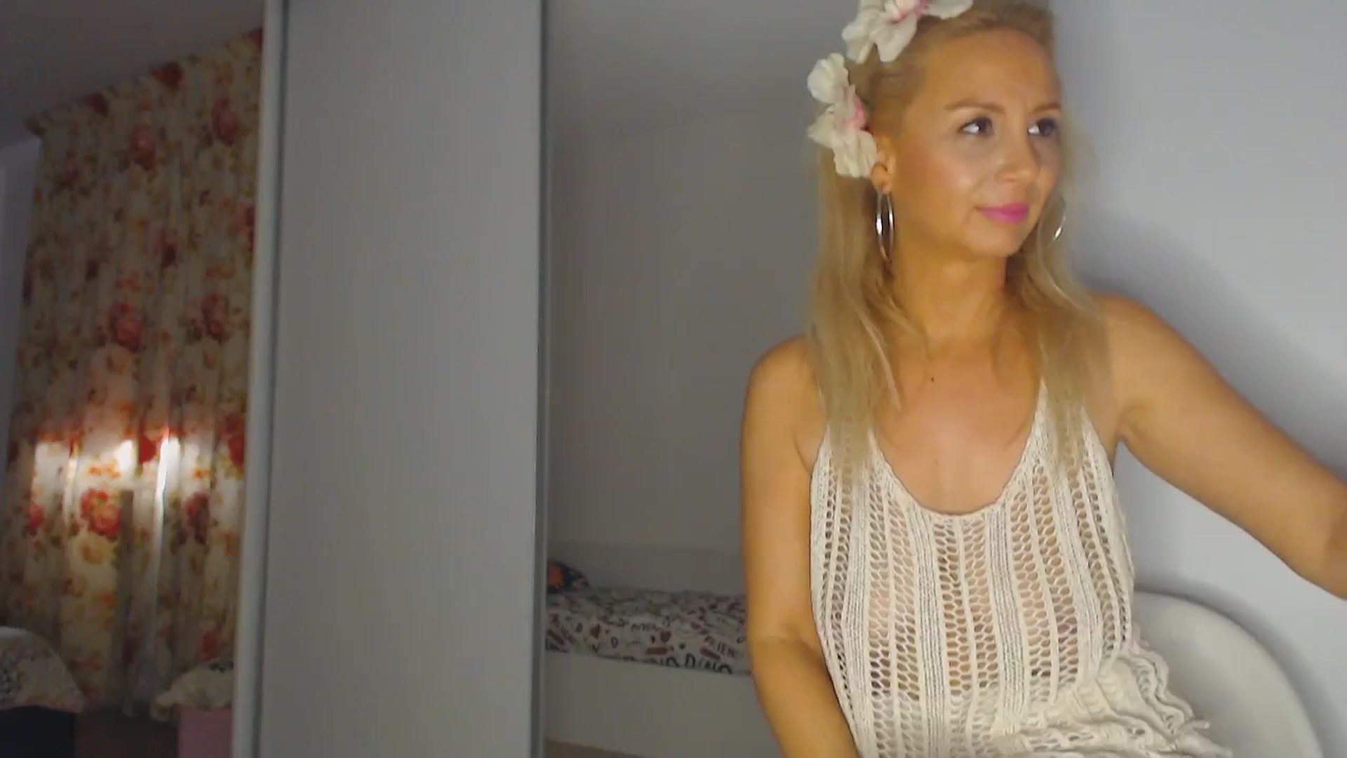 Gallery image thumbnail from Merlyn4u's myfreecams stream on, 03/15/2025, 14:51 image 14 of 20