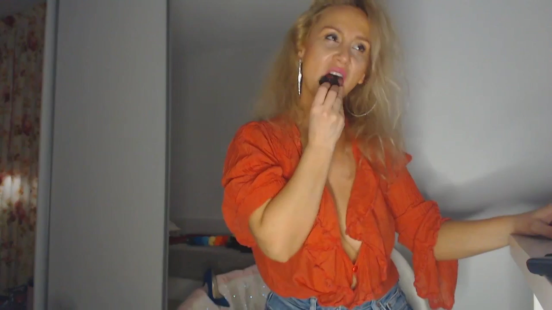 Gallery image thumbnail from Merlyn4u's myfreecams stream on, 03/18/2025, 13:48 image 20 of 20