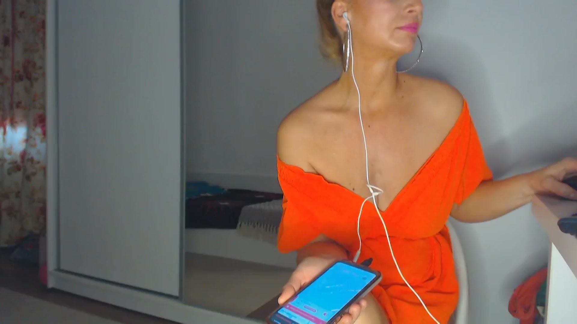 Gallery image thumbnail from Merlyn4u's myfreecams stream on, 03/19/2025, 13:40 image 13 of 20