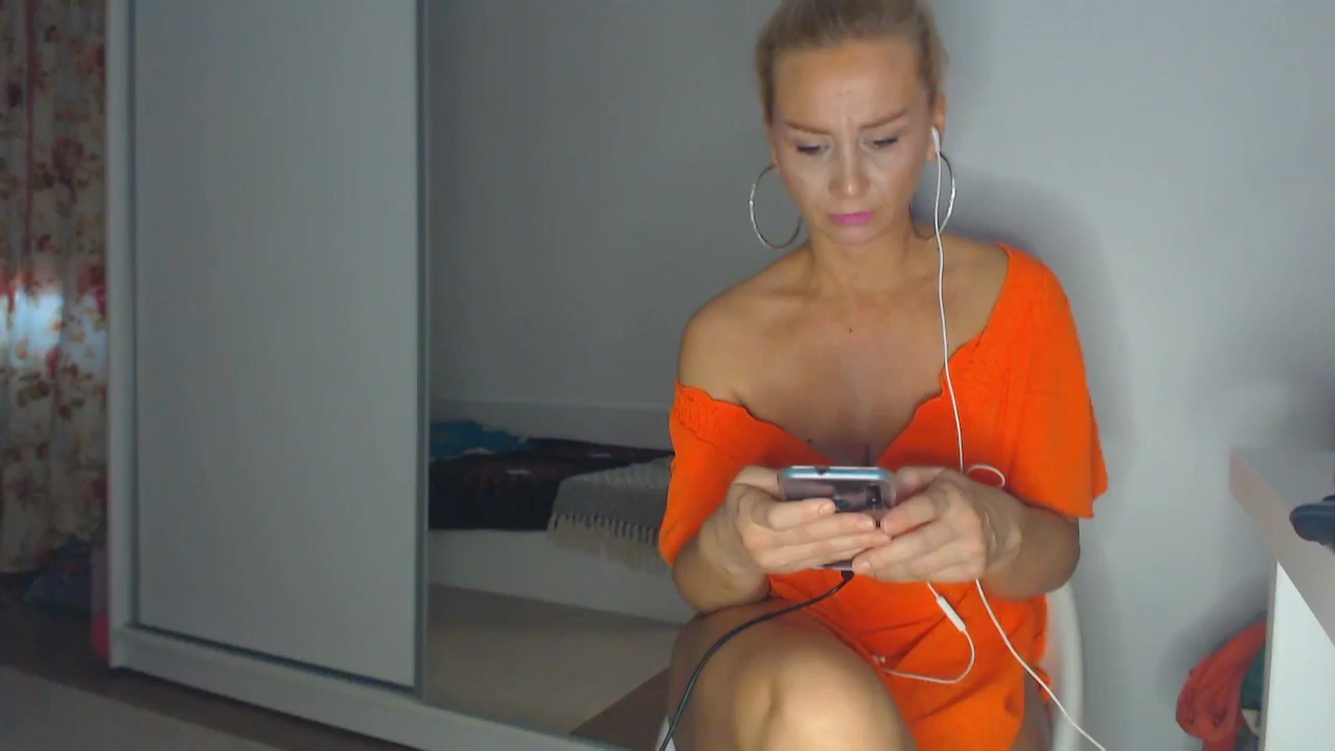 Gallery image thumbnail from Merlyn4u's myfreecams stream on, 03/19/2025, 13:40 image 19 of 20