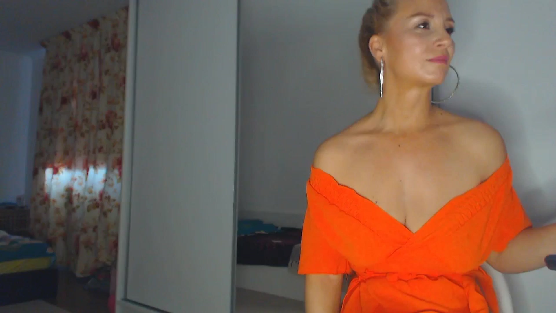 Gallery image thumbnail from Merlyn4u's myfreecams stream on, 03/19/2025, 13:40 image 1 of 20