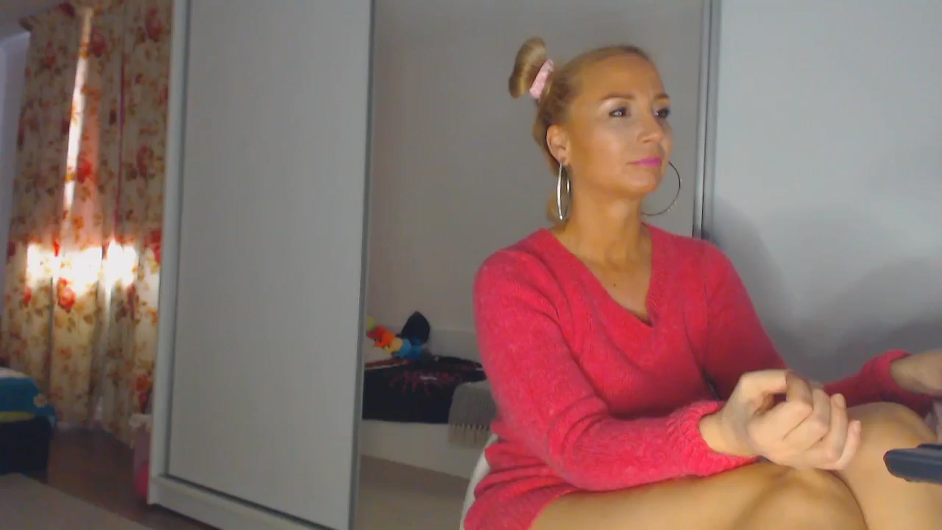 Gallery image thumbnail from Merlyn4u's myfreecams stream on, 03/23/2025, 14:03 image 3 of 20