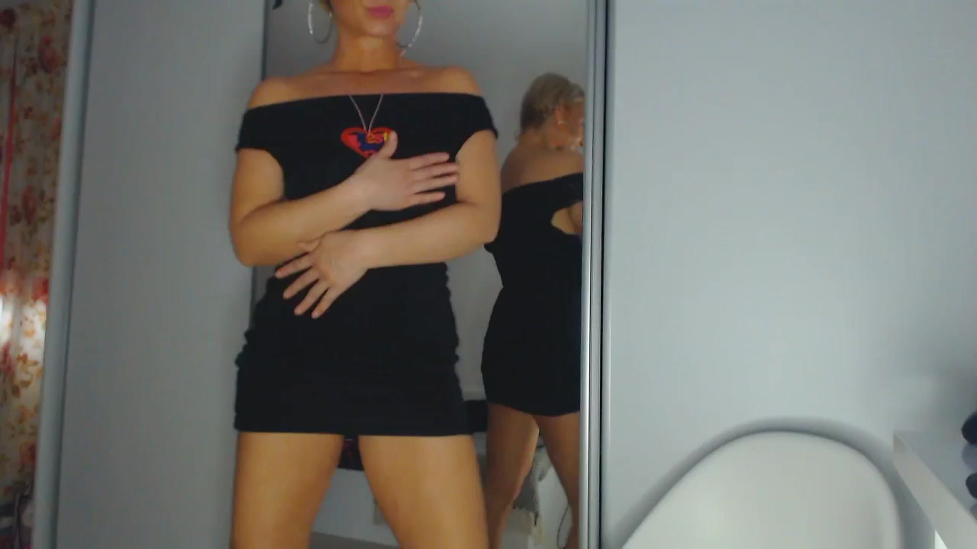 Gallery image thumbnail from Merlyn4u's myfreecams stream on, 03/24/2025, 11:31 image 7 of 20