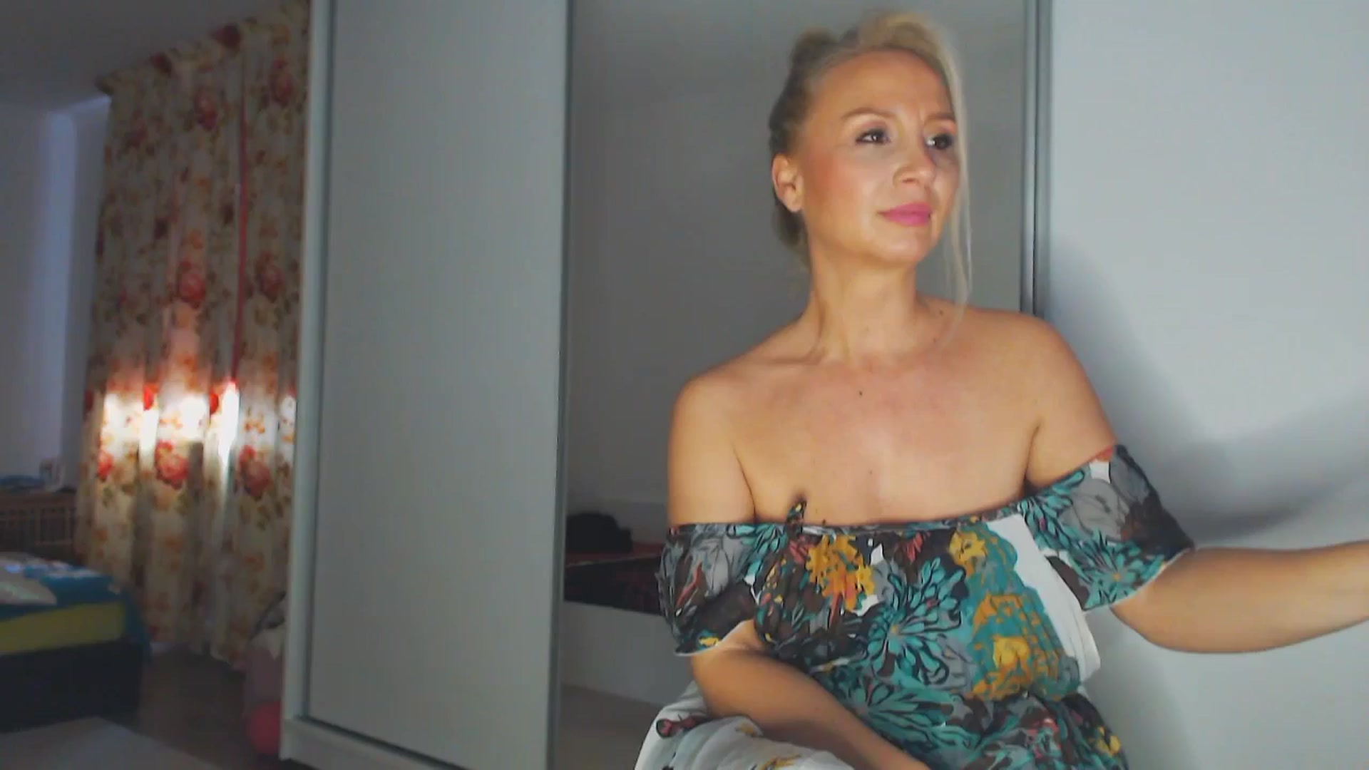 Gallery image thumbnail from Merlyn4u's myfreecams stream on, 03/31/2025, 10:54 image 9 of 20