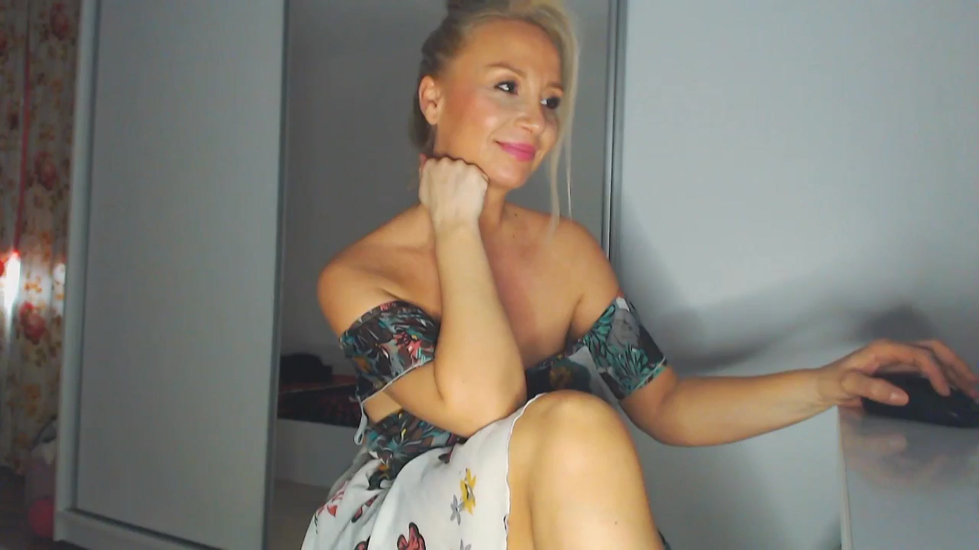 Gallery image thumbnail from Merlyn4u's myfreecams stream on, 03/31/2025, 10:54 image 7 of 20