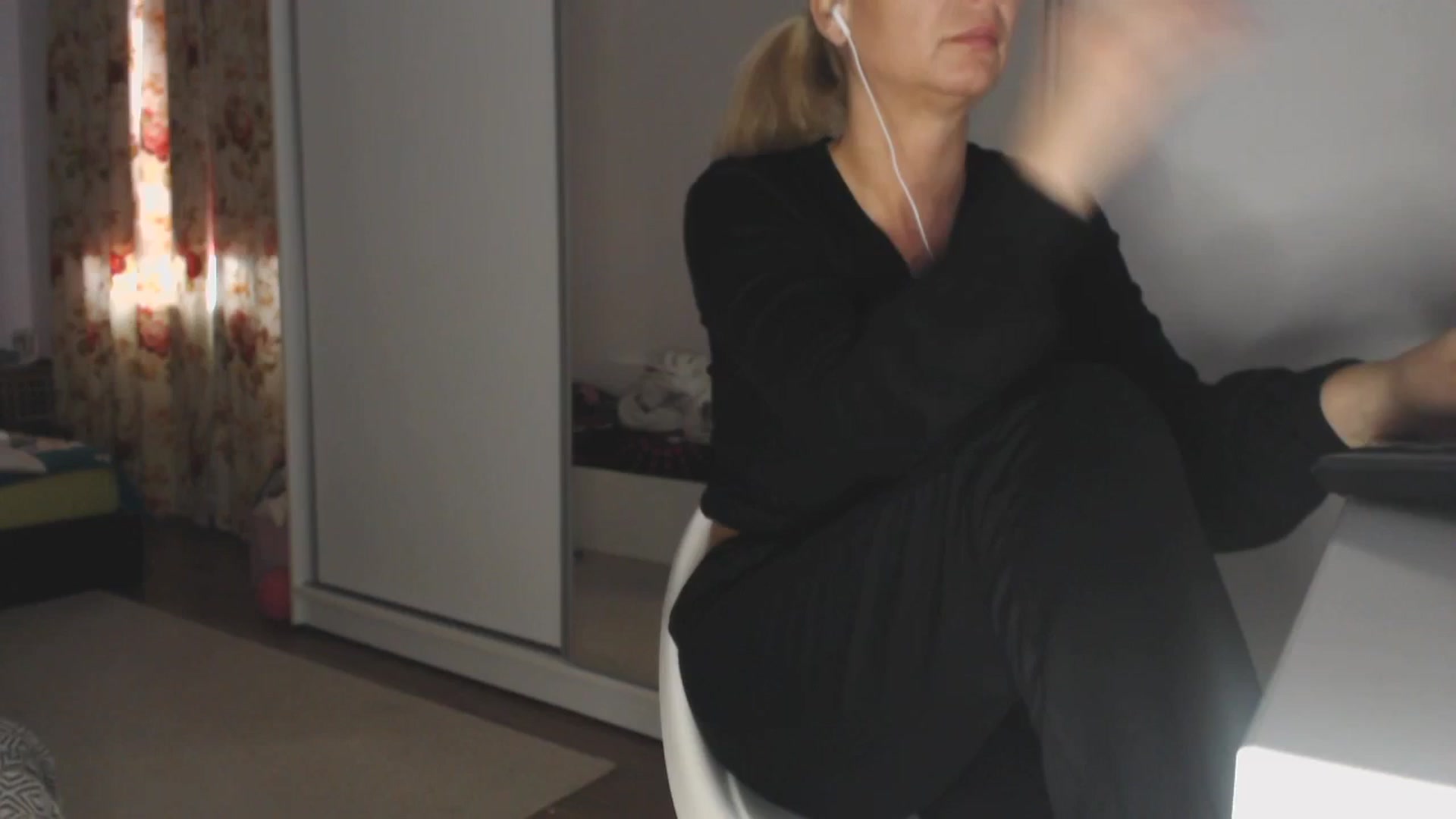 Gallery image thumbnail from Merlyn4u's myfreecams stream on, 04/01/2025, 12:58 image 18 of 20