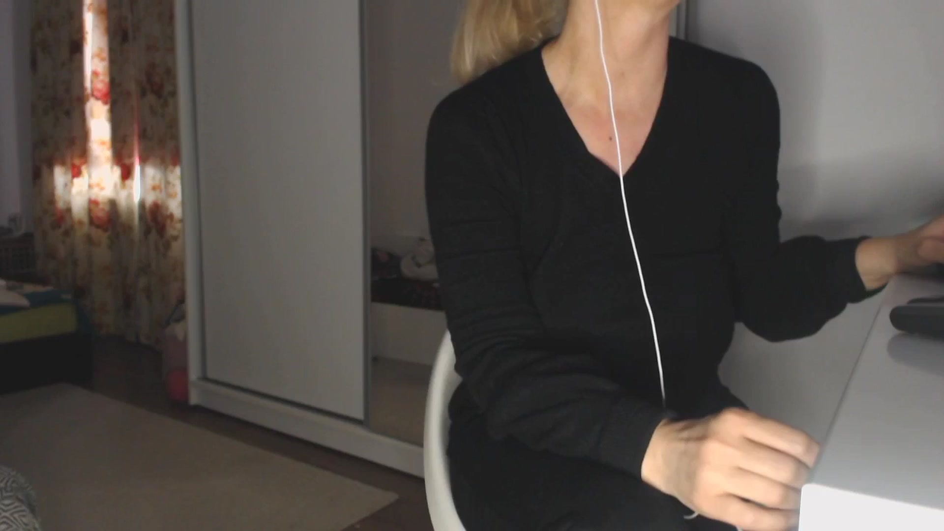 Gallery image thumbnail from Merlyn4u's myfreecams stream on, 04/01/2025, 12:58 image 3 of 20