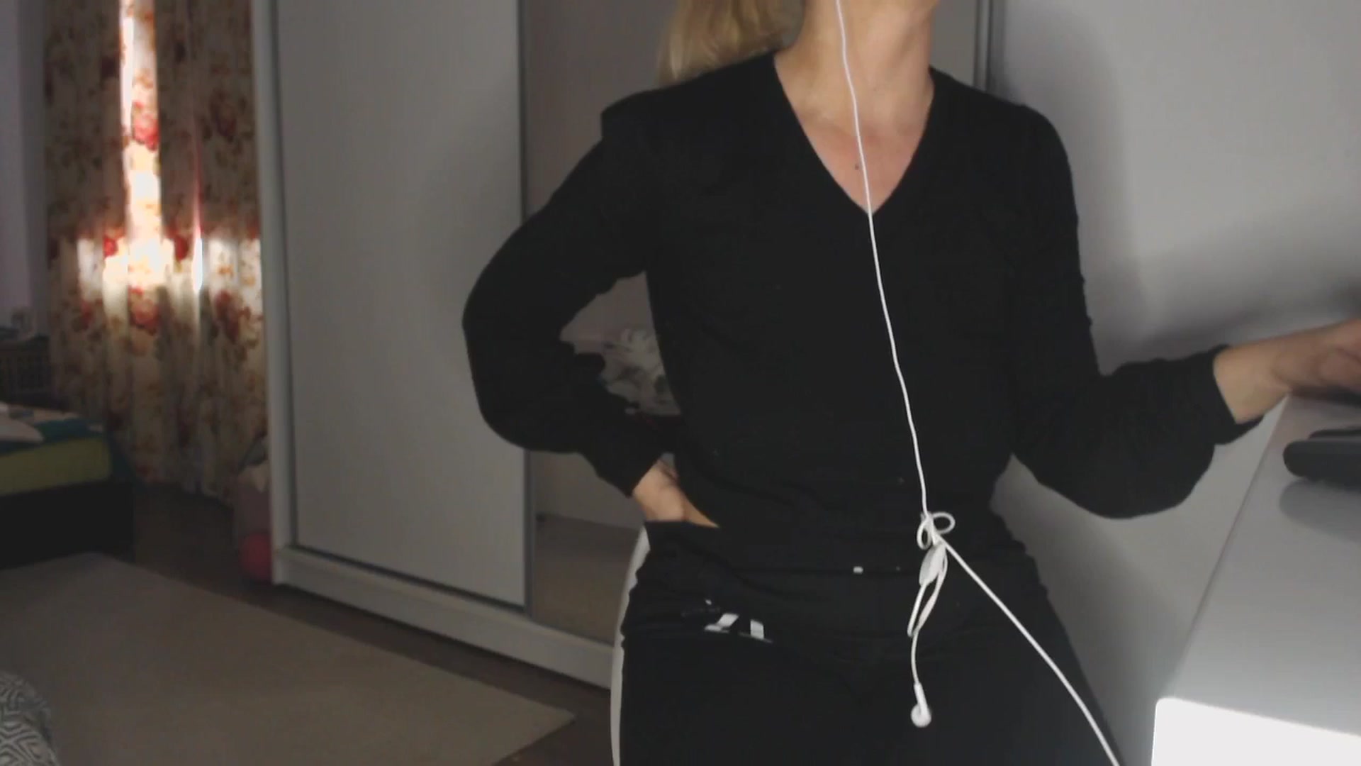 Gallery image thumbnail from Merlyn4u's myfreecams stream on, 04/01/2025, 12:58 image 7 of 20