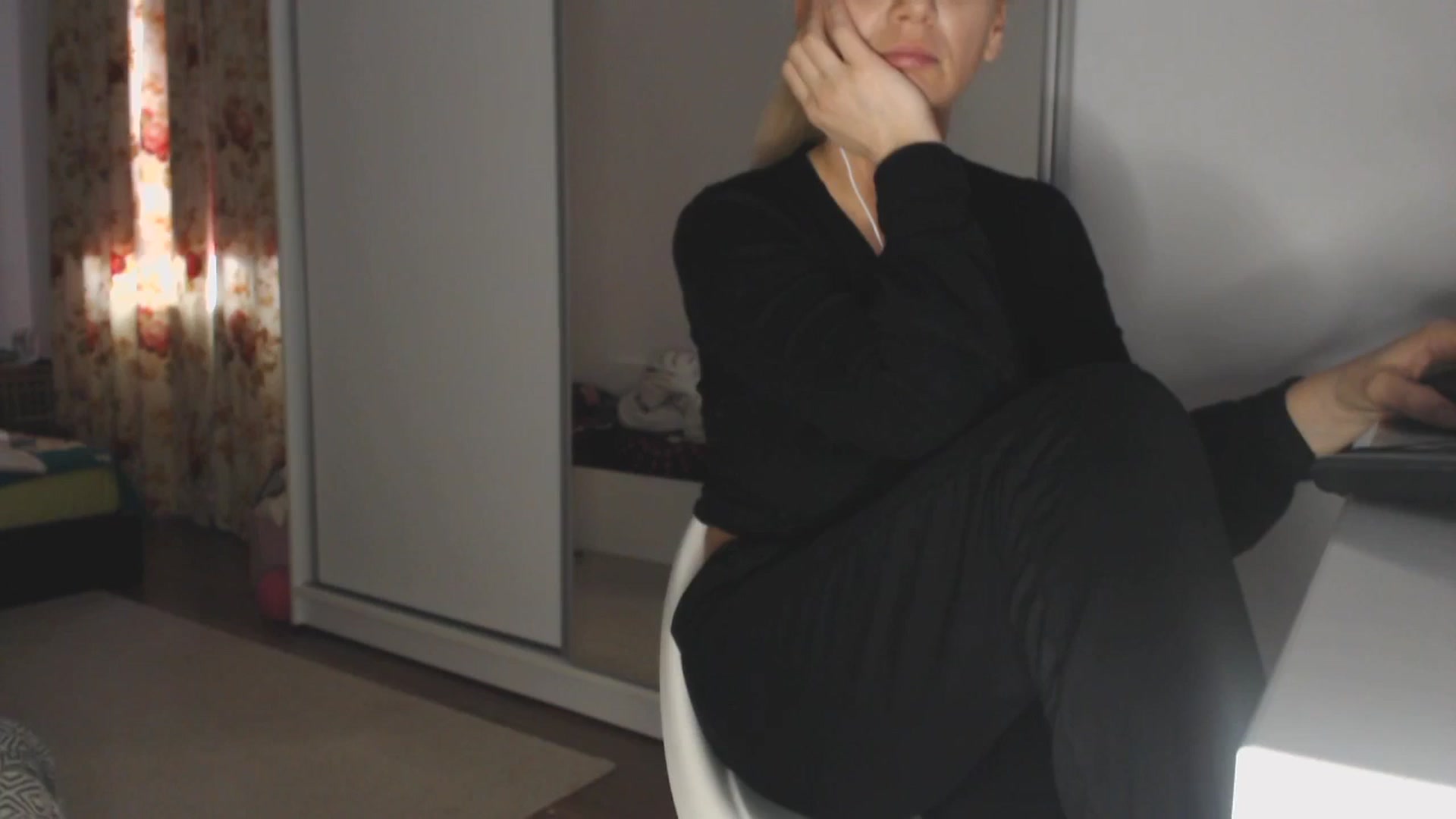 Gallery image thumbnail from Merlyn4u's myfreecams stream on, 04/01/2025, 12:58 image 14 of 20