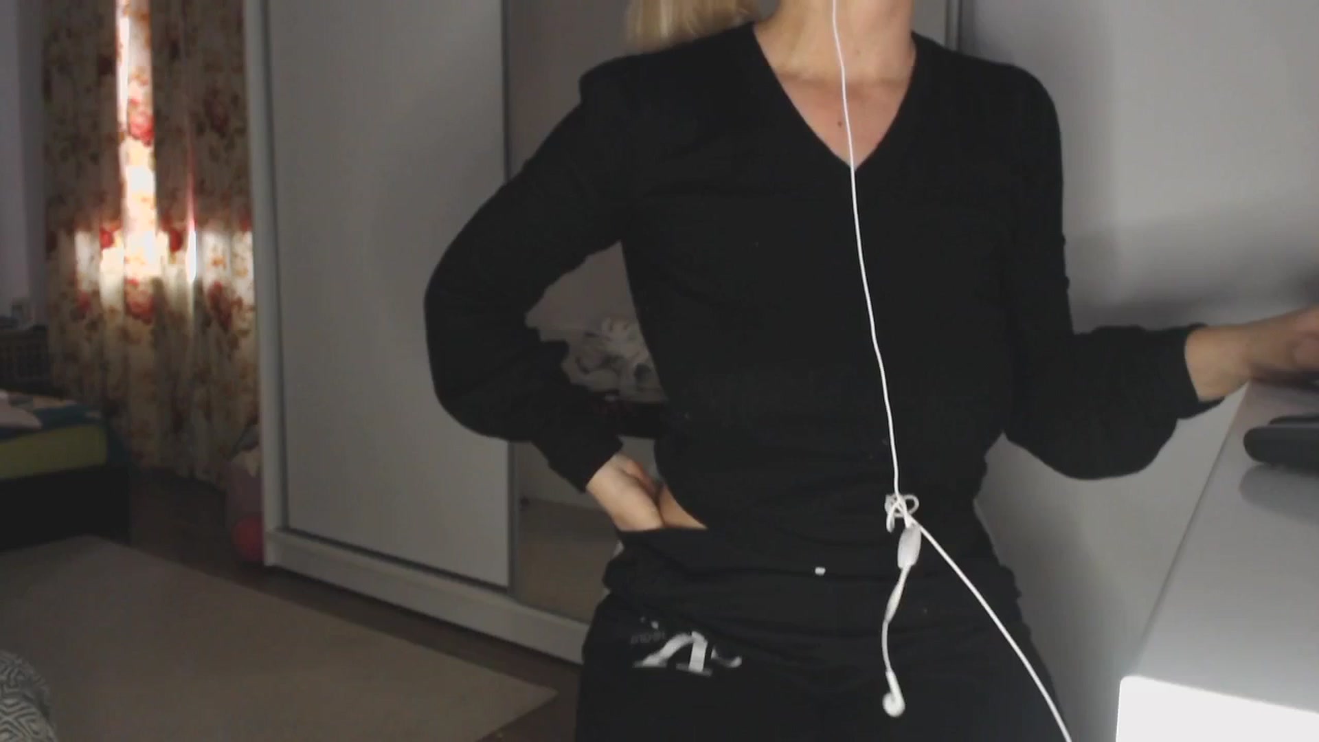 Gallery image thumbnail from Merlyn4u's myfreecams stream on, 04/01/2025, 12:58 image 5 of 20