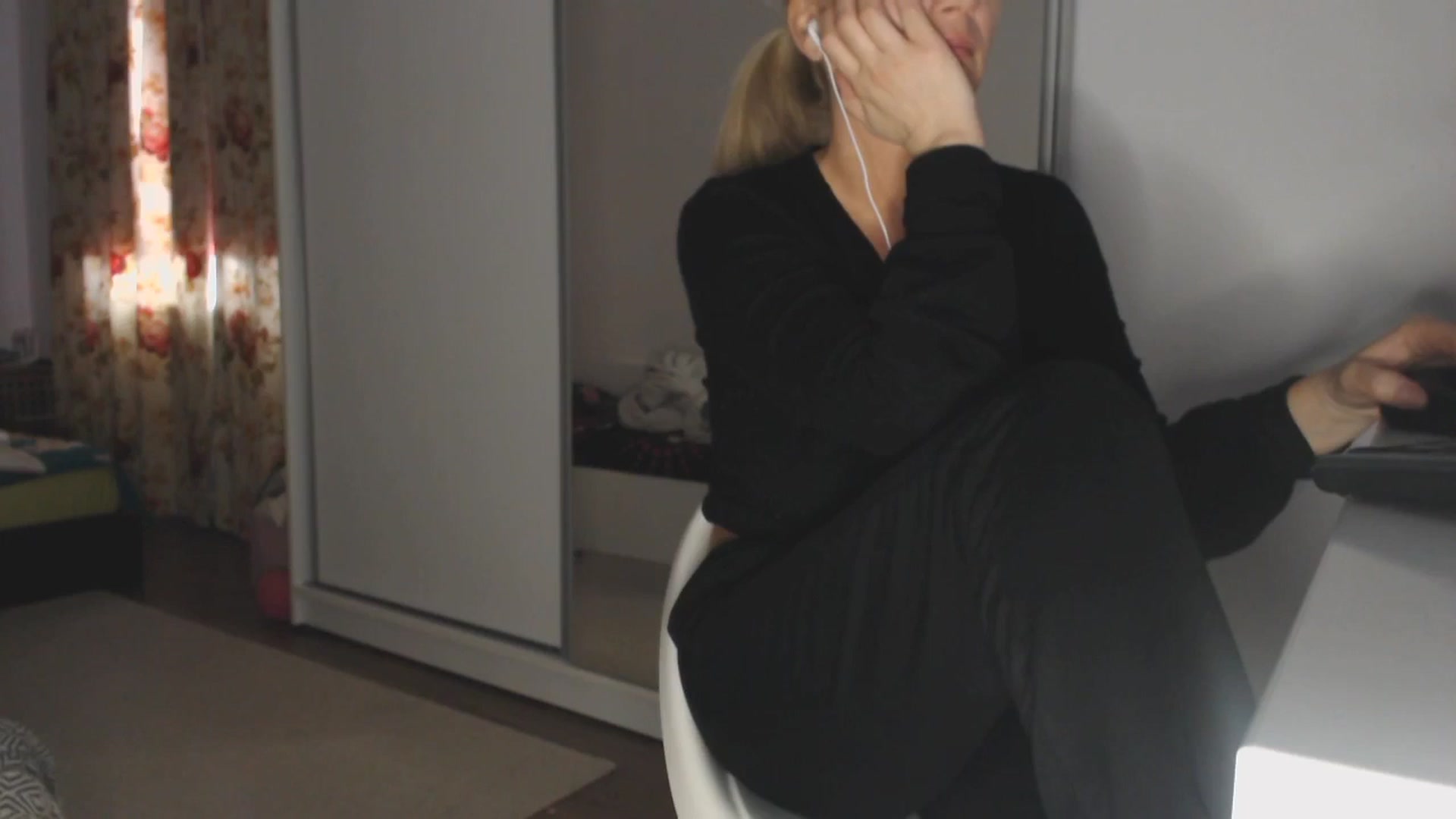 Gallery image thumbnail from Merlyn4u's myfreecams stream on, 04/01/2025, 12:58 image 19 of 20