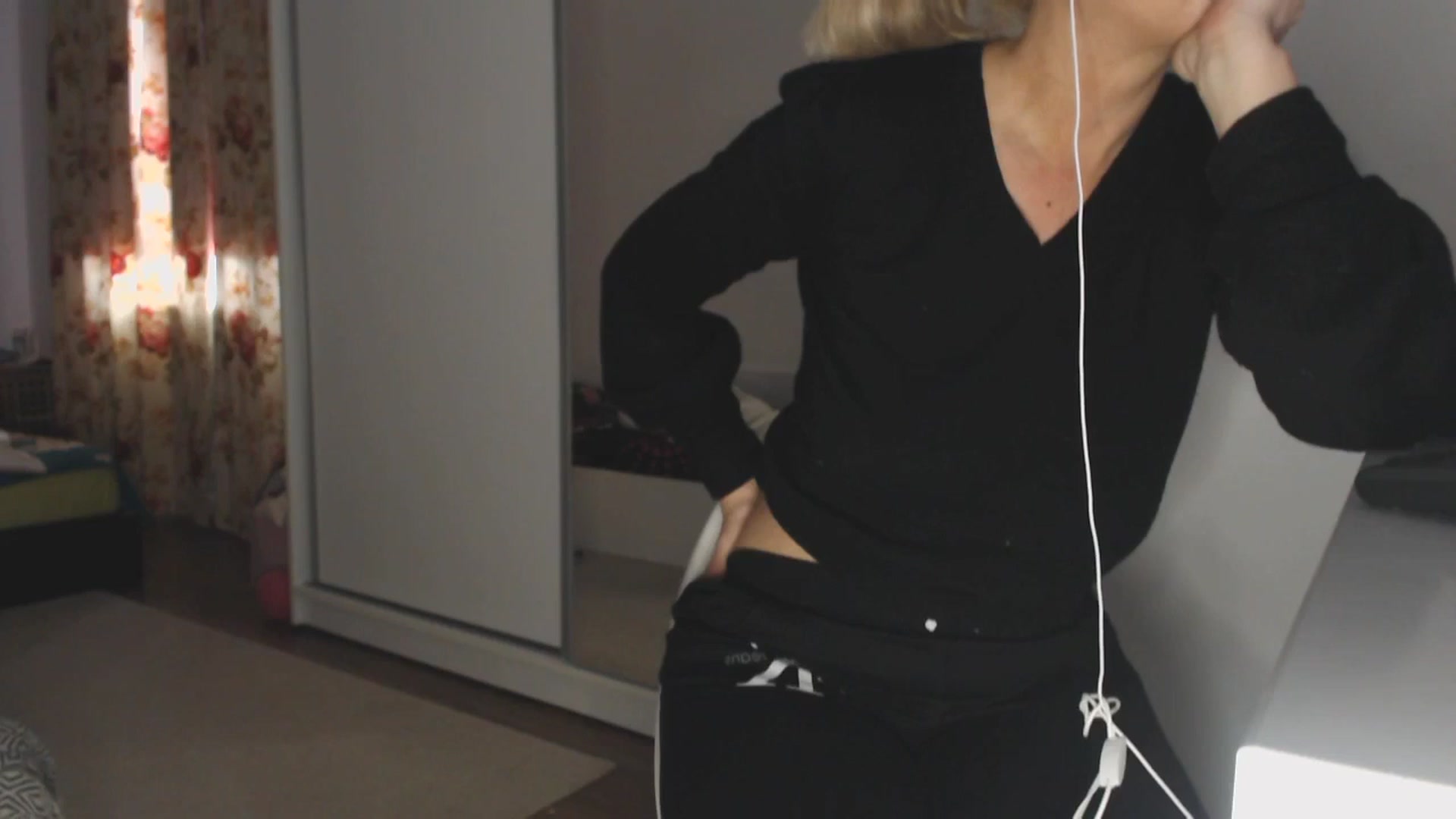 Gallery image thumbnail from Merlyn4u's myfreecams stream on, 04/01/2025, 12:58 image 11 of 20